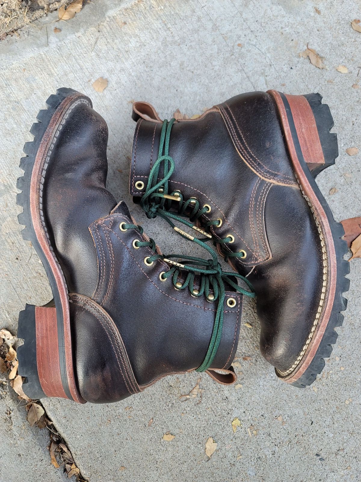Photo by patinathunderdome on December 1, 2021 of the Nicks Urban Logger in Horween Brown Waxed Flesh.