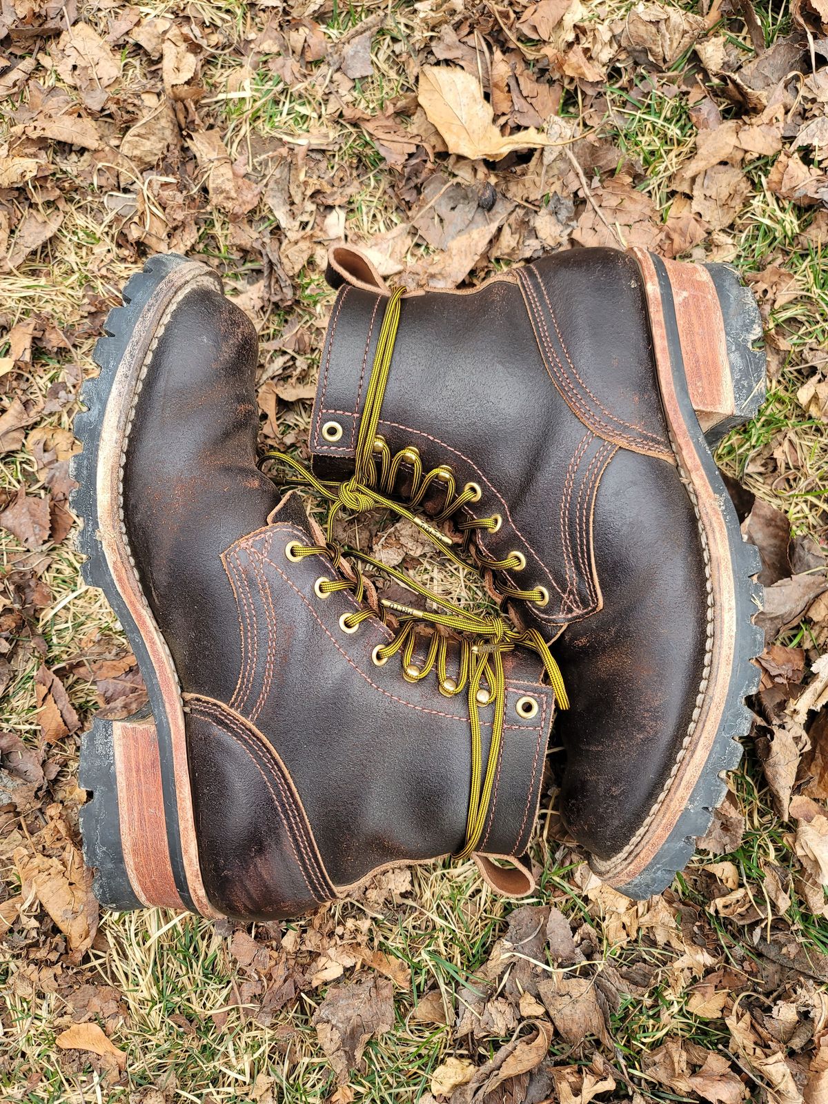 Photo by patinathunderdome on March 4, 2022 of the Nicks Urban Logger in Horween Brown Waxed Flesh.