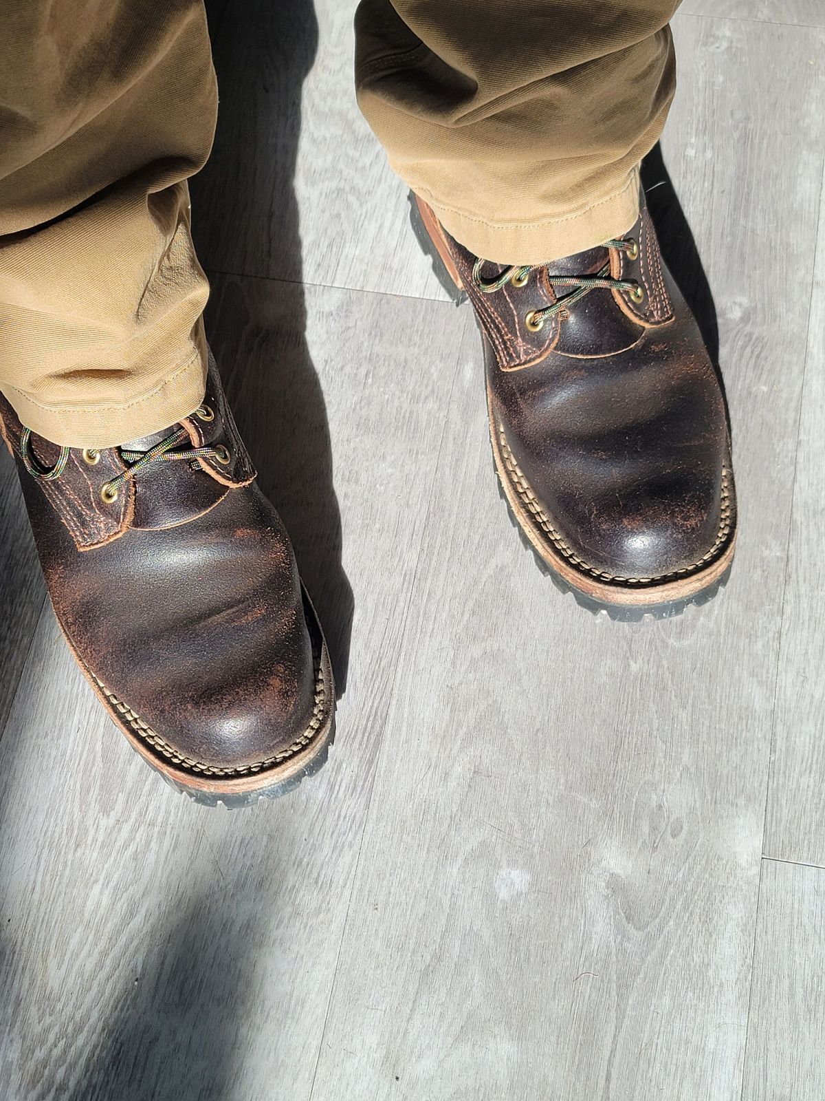 Photo by patinathunderdome on May 3, 2022 of the Nicks Urban Logger in Horween Brown Waxed Flesh.