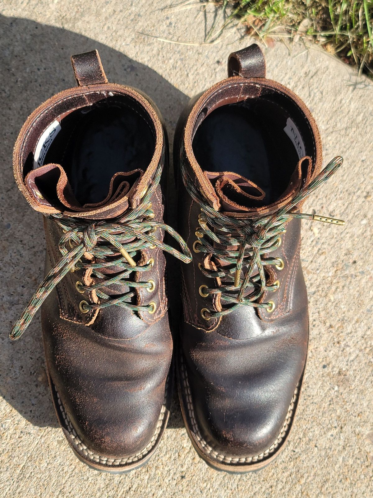 Photo by patinathunderdome on May 3, 2022 of the Nicks Urban Logger in Horween Brown Waxed Flesh.