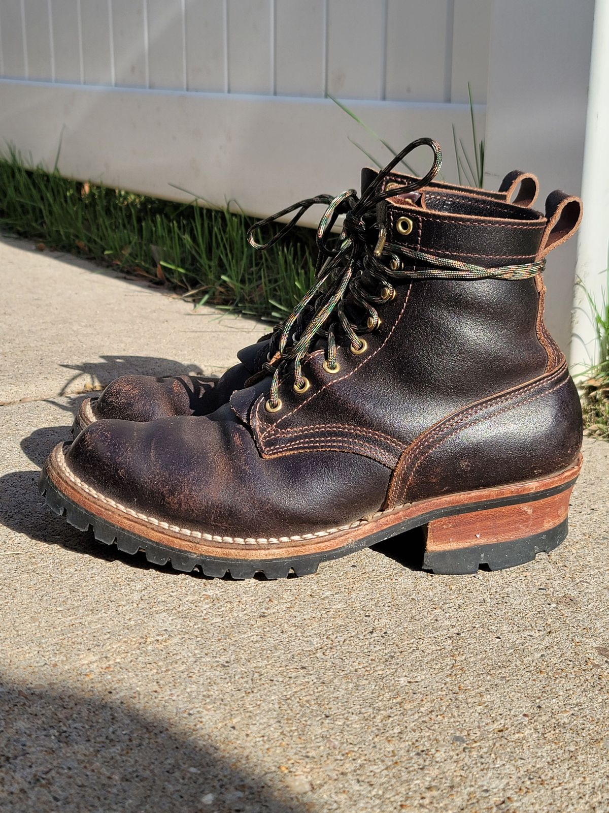 Photo by patinathunderdome on May 3, 2022 of the Nicks Urban Logger in Horween Brown Waxed Flesh.