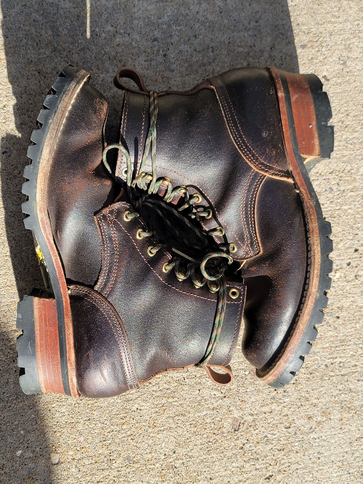 Photo by patinathunderdome on May 3, 2022 of the Nicks Urban Logger in Horween Brown Waxed Flesh.