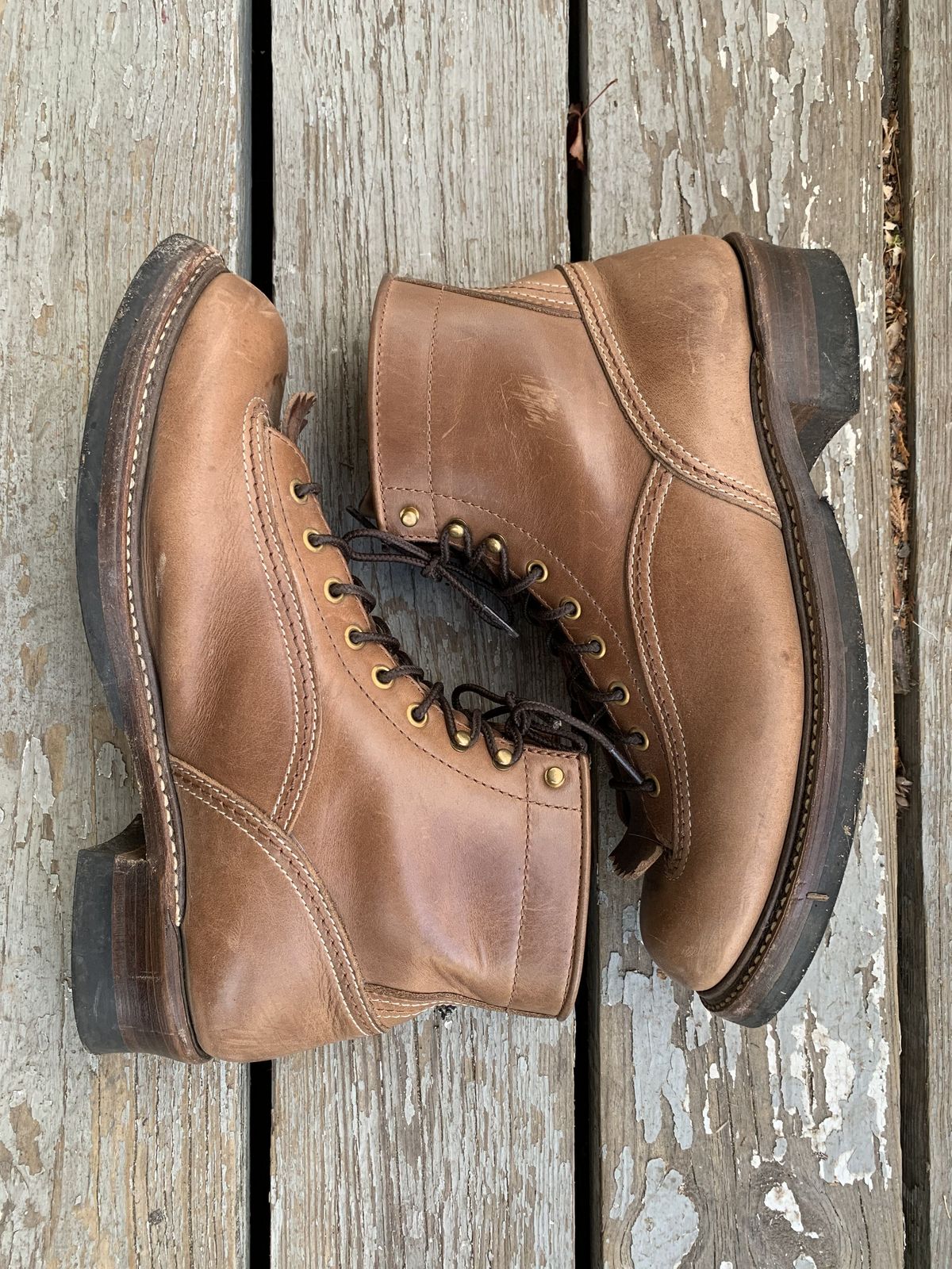 Photo by patinathunderdome on November 2, 2021 of the John Lofgren Donkey Puncher Boots in Horween Natural Bison.