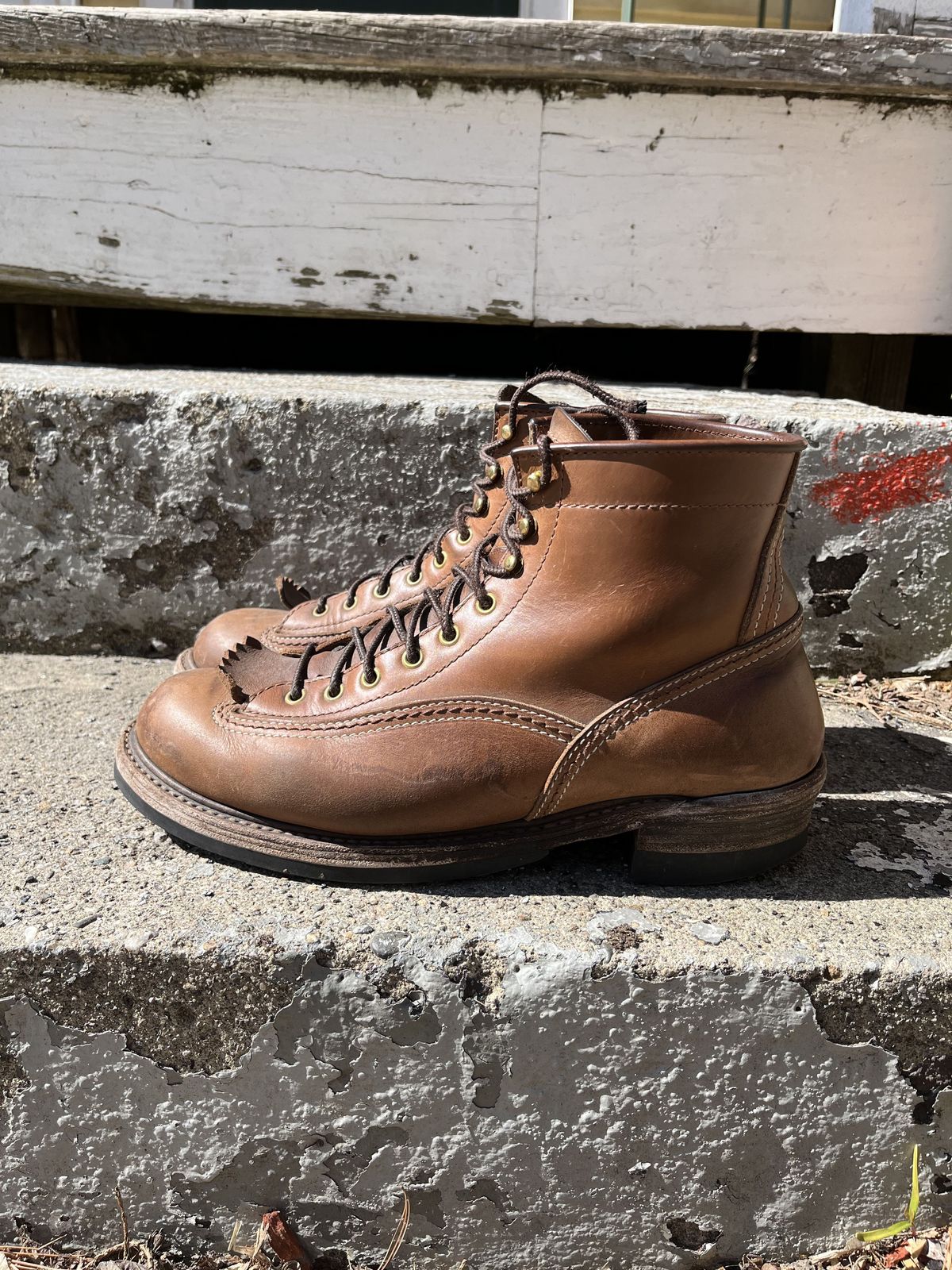 Photo by patinathunderdome on May 2, 2022 of the John Lofgren Donkey Puncher Boots in Horween Natural Bison.