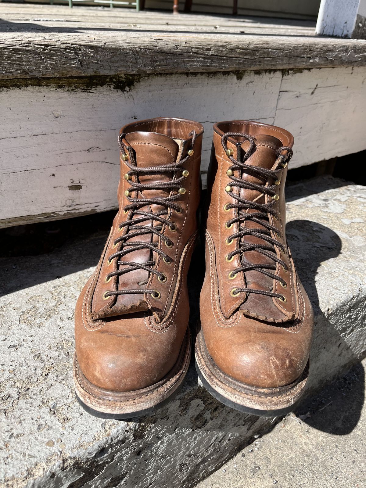 Photo by patinathunderdome on May 2, 2022 of the John Lofgren Donkey Puncher Boots in Horween Natural Bison.