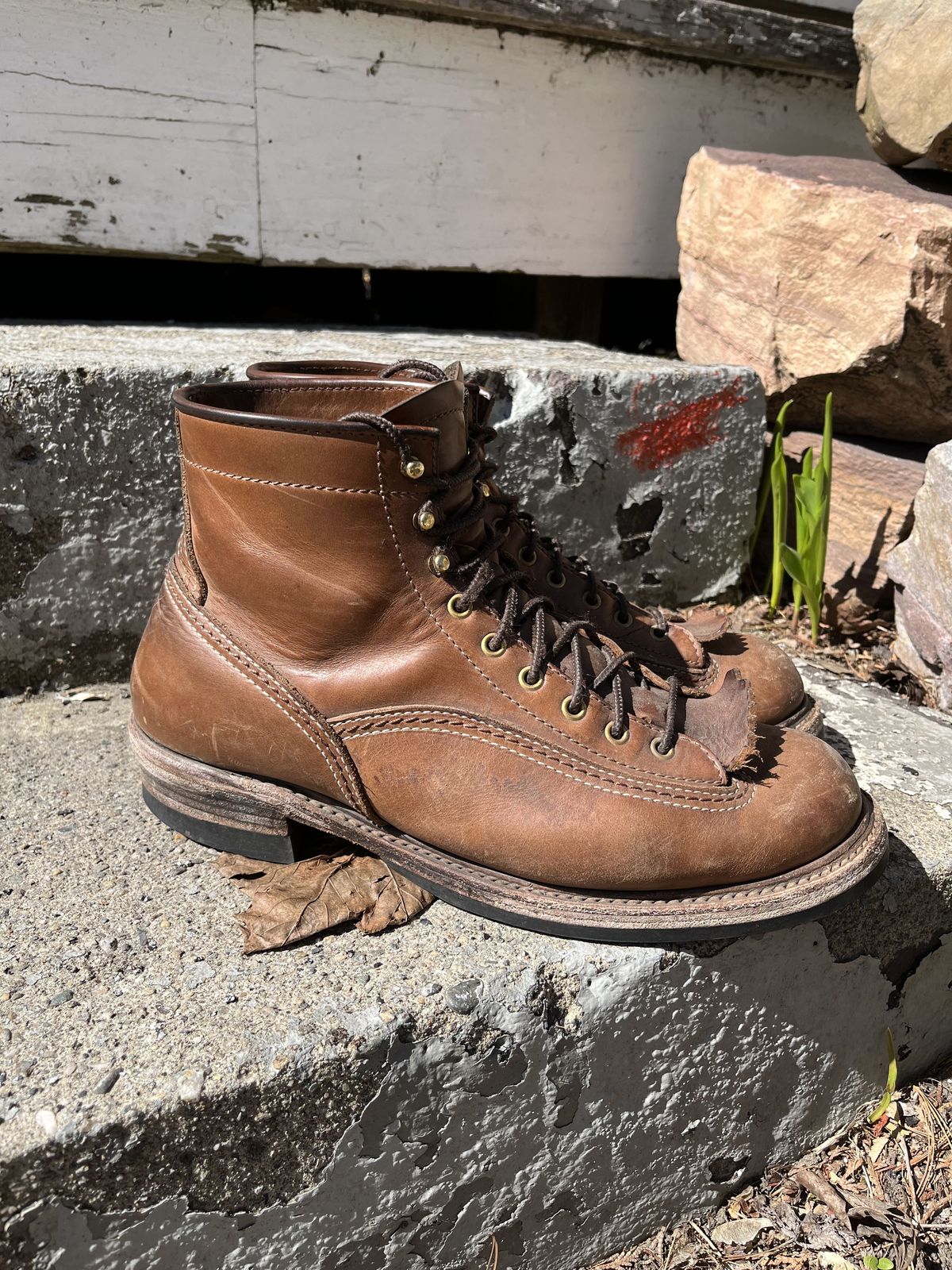 Photo by patinathunderdome on May 2, 2022 of the John Lofgren Donkey Puncher Boots in Horween Natural Bison.