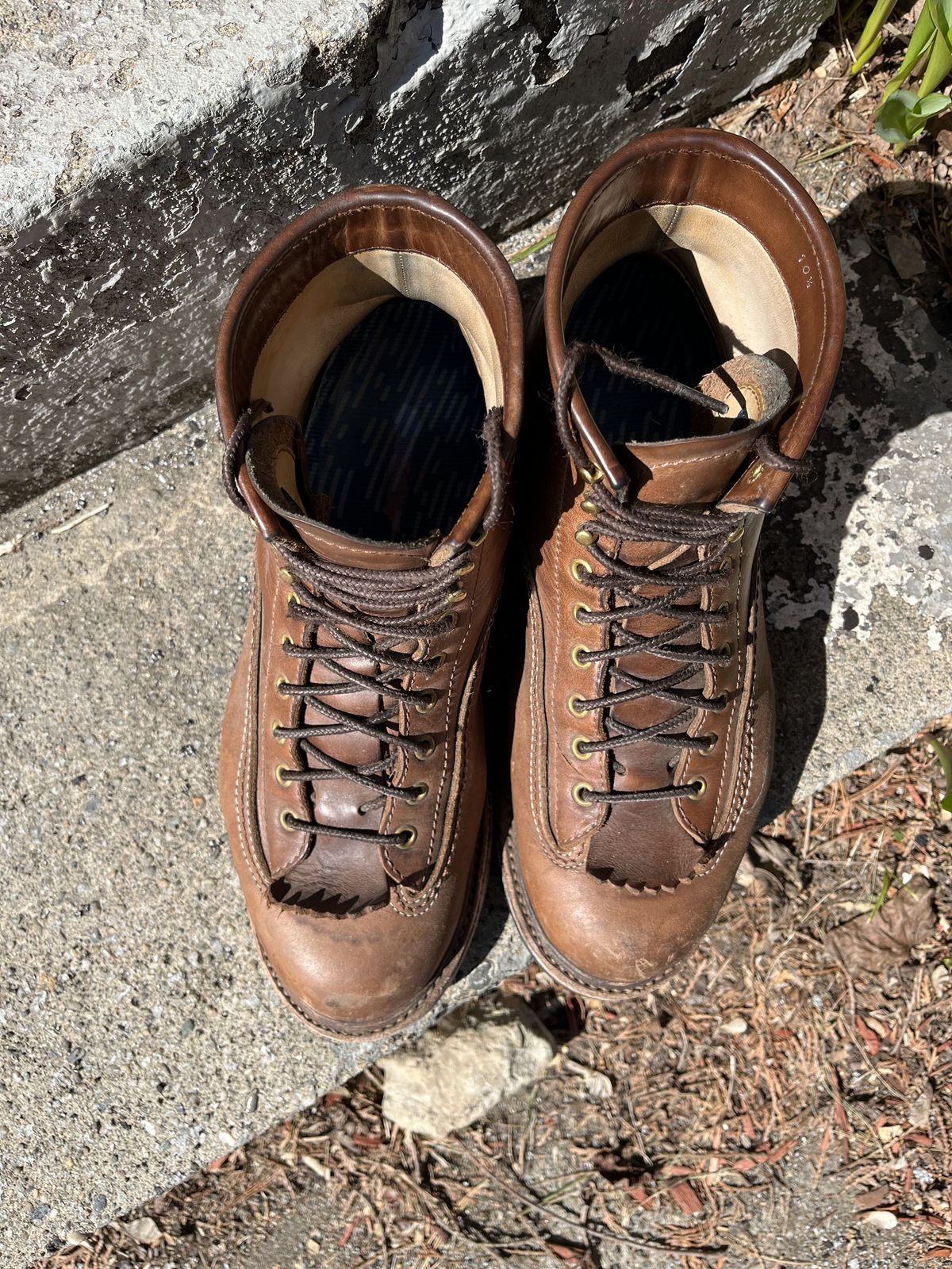 Photo by patinathunderdome on May 2, 2022 of the John Lofgren Donkey Puncher Boots in Horween Natural Bison.