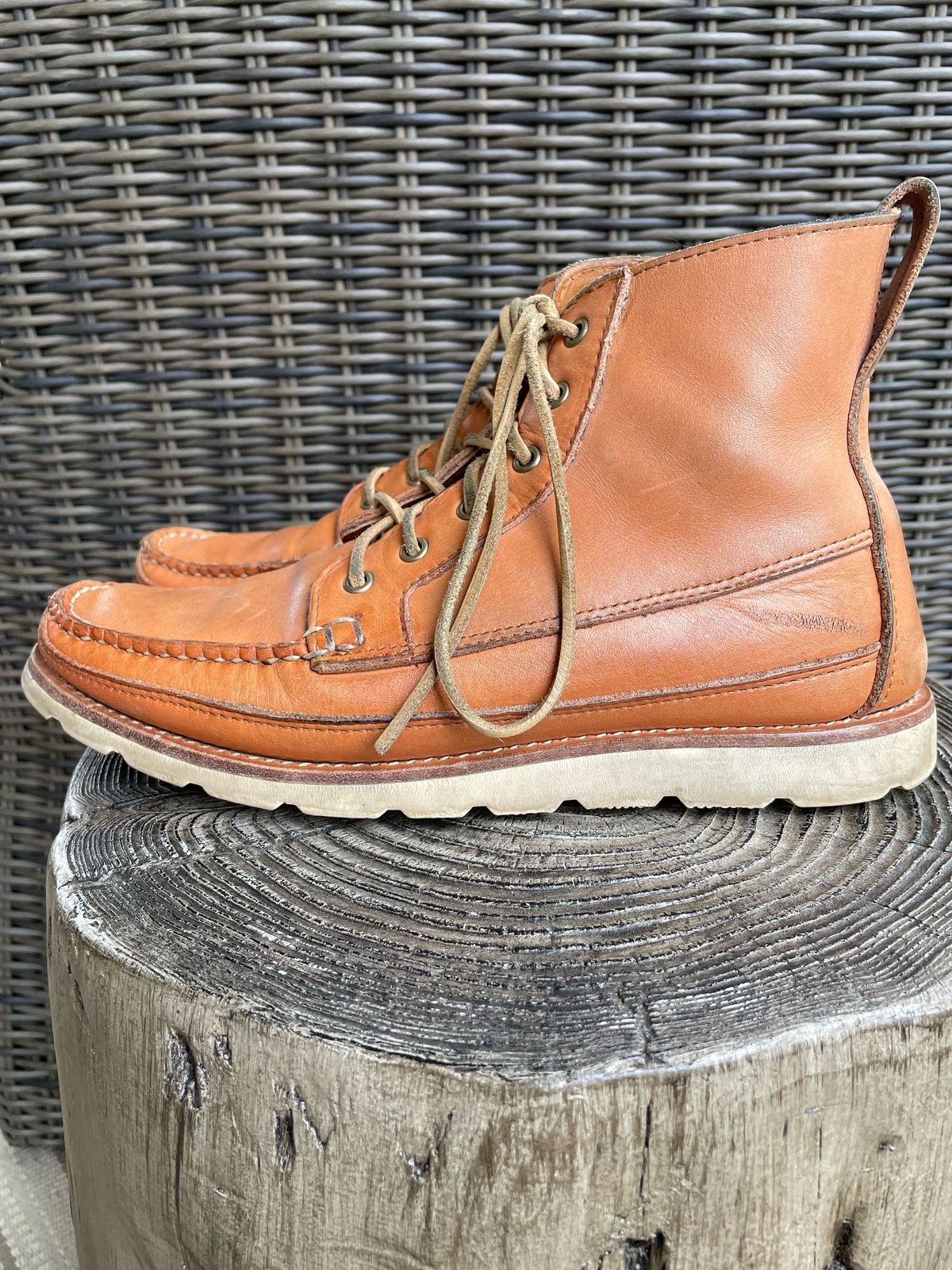 Photo by patinathunderdome on May 3, 2022 of the Rancourt & Co. Harrison Boot Redux in Horween Natural Essex.