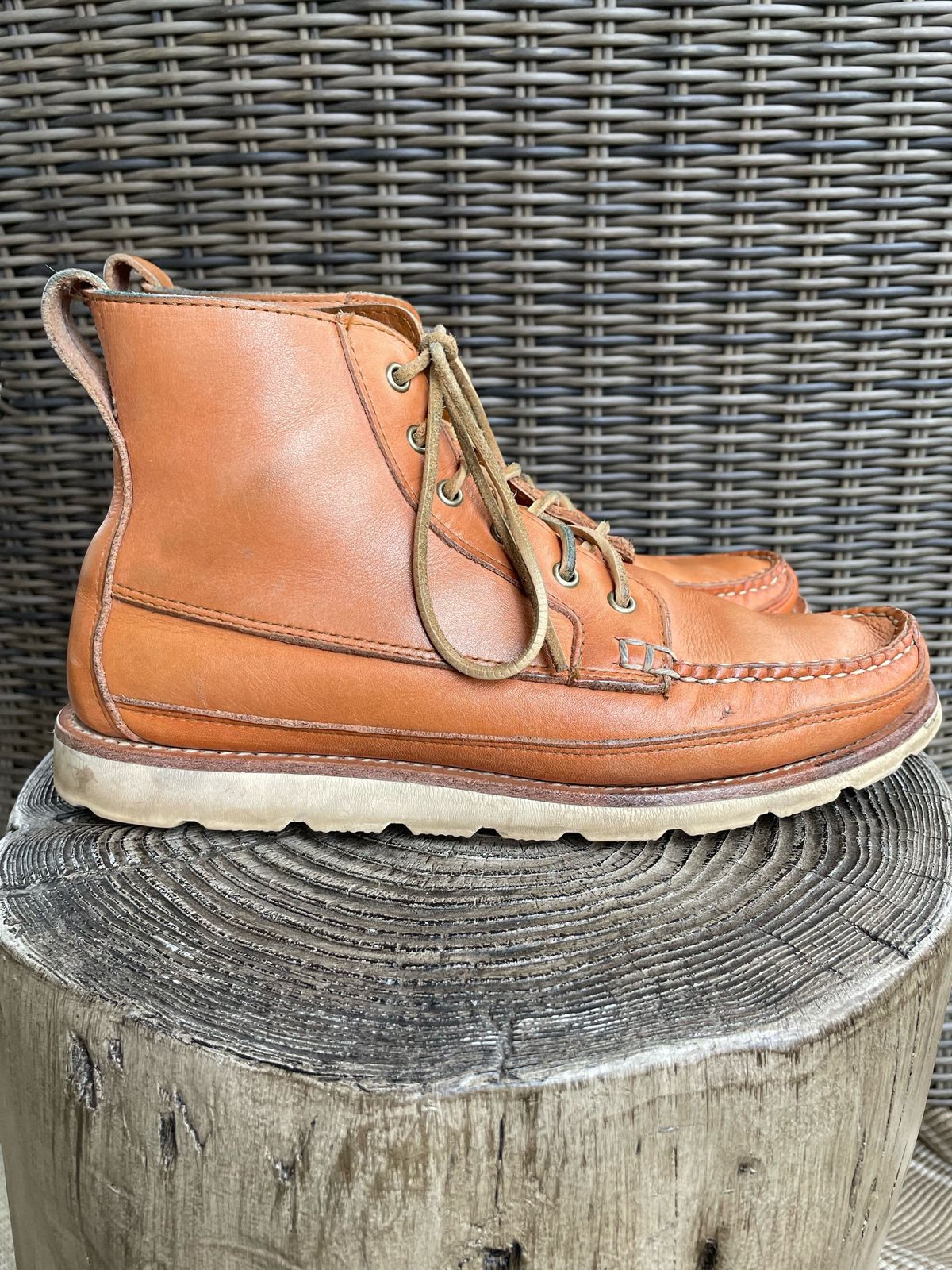 Photo by patinathunderdome on May 3, 2022 of the Rancourt & Co. Harrison Boot Redux in Horween Natural Essex.