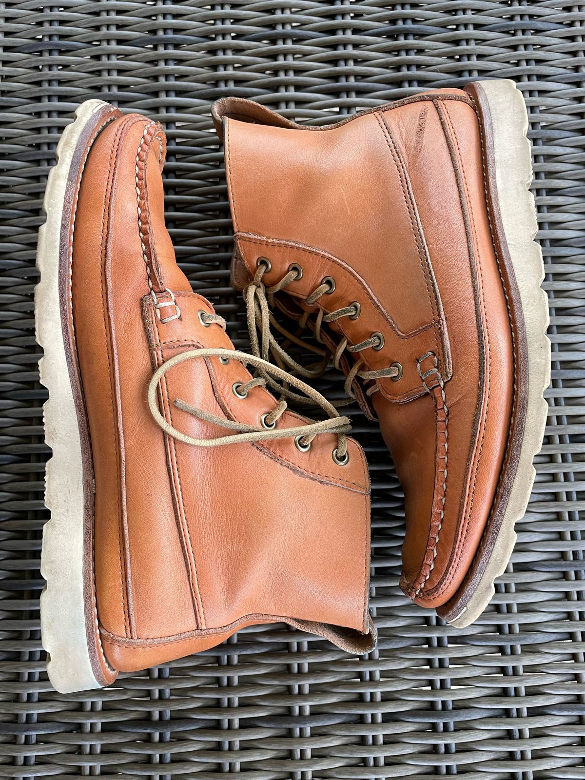 Photo by patinathunderdome on May 3, 2022 of the Rancourt & Co. Harrison Boot Redux in Horween Natural Essex.