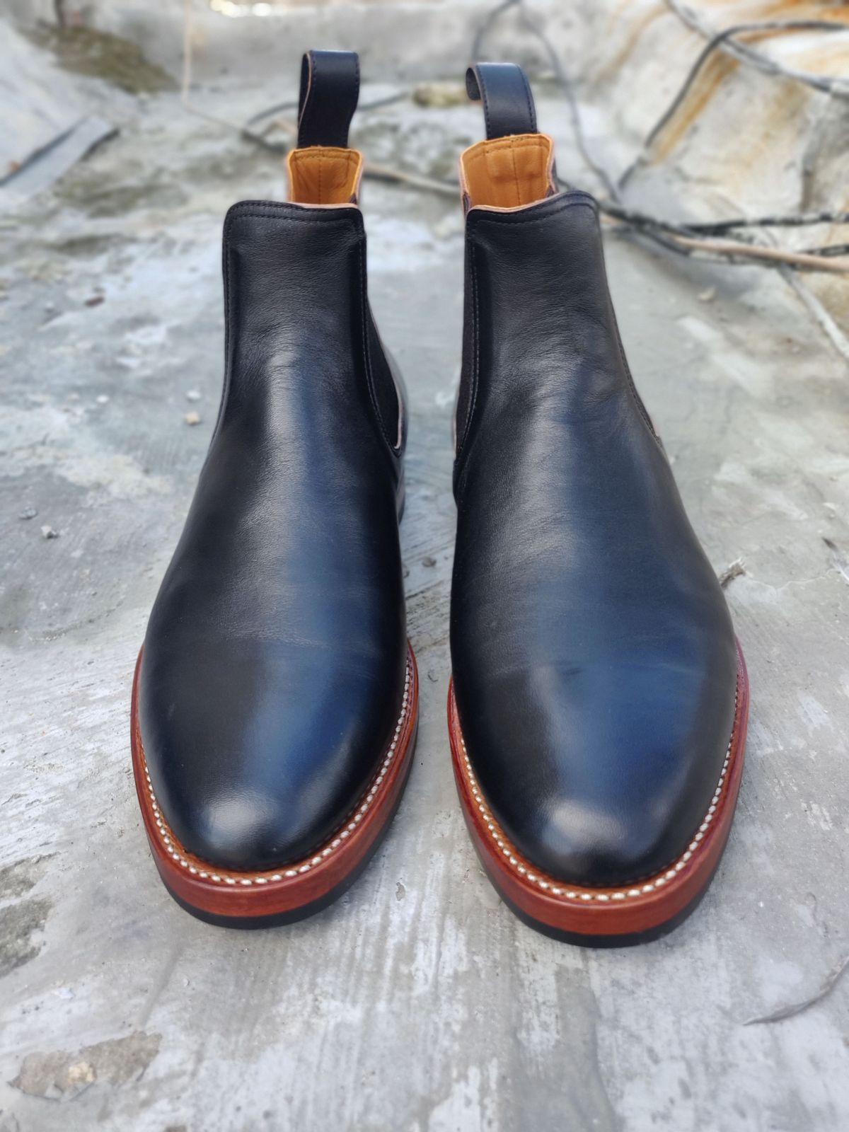 Photo by patinathunderdome on October 1, 2021 of the Benzein The Seventh Chelsea Boot in Shinki Black Latigo Teacore Horsehide.