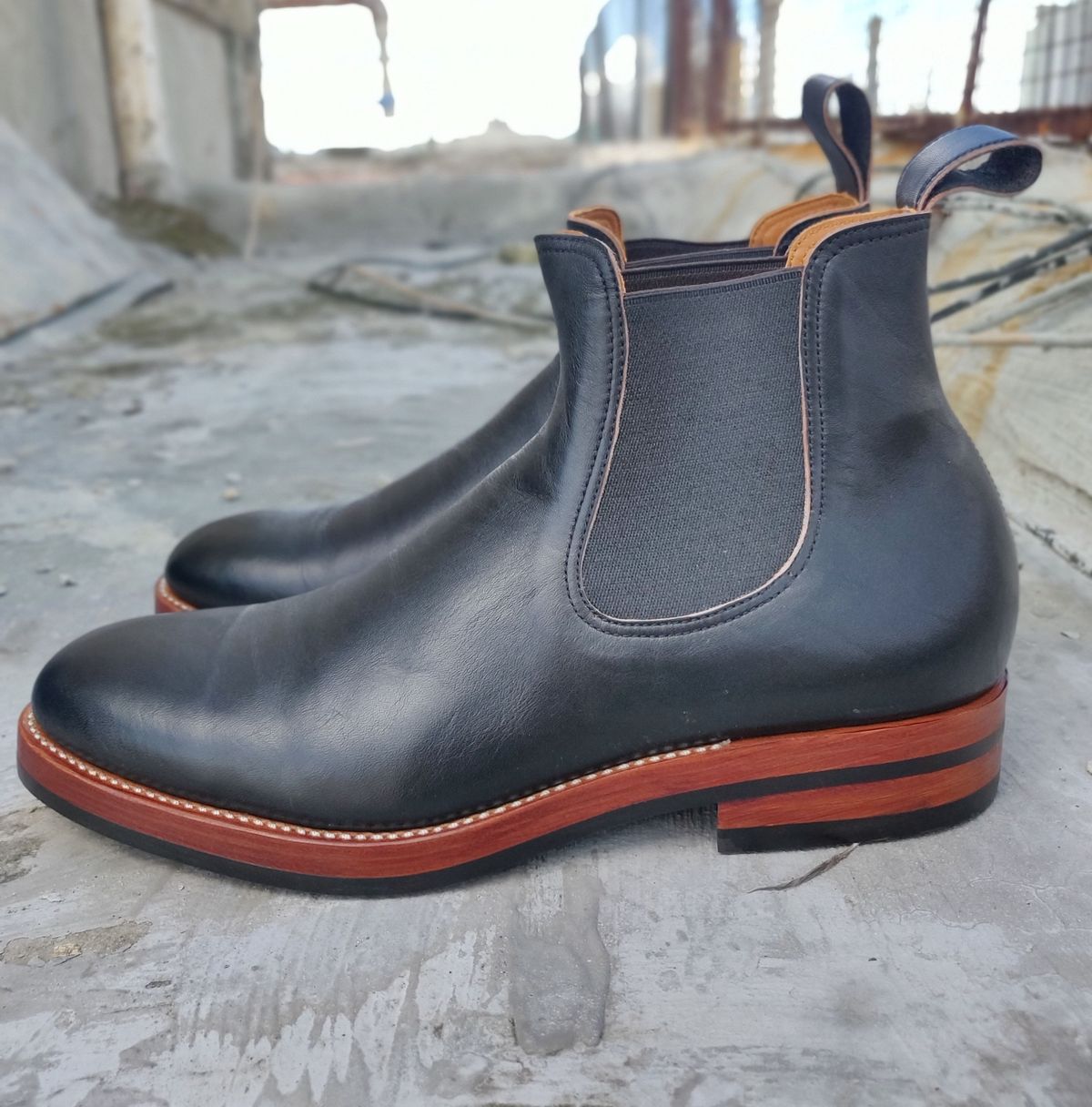 Photo by patinathunderdome on October 1, 2021 of the Benzein The Seventh Chelsea Boot in Shinki Black Latigo Teacore Horsehide.