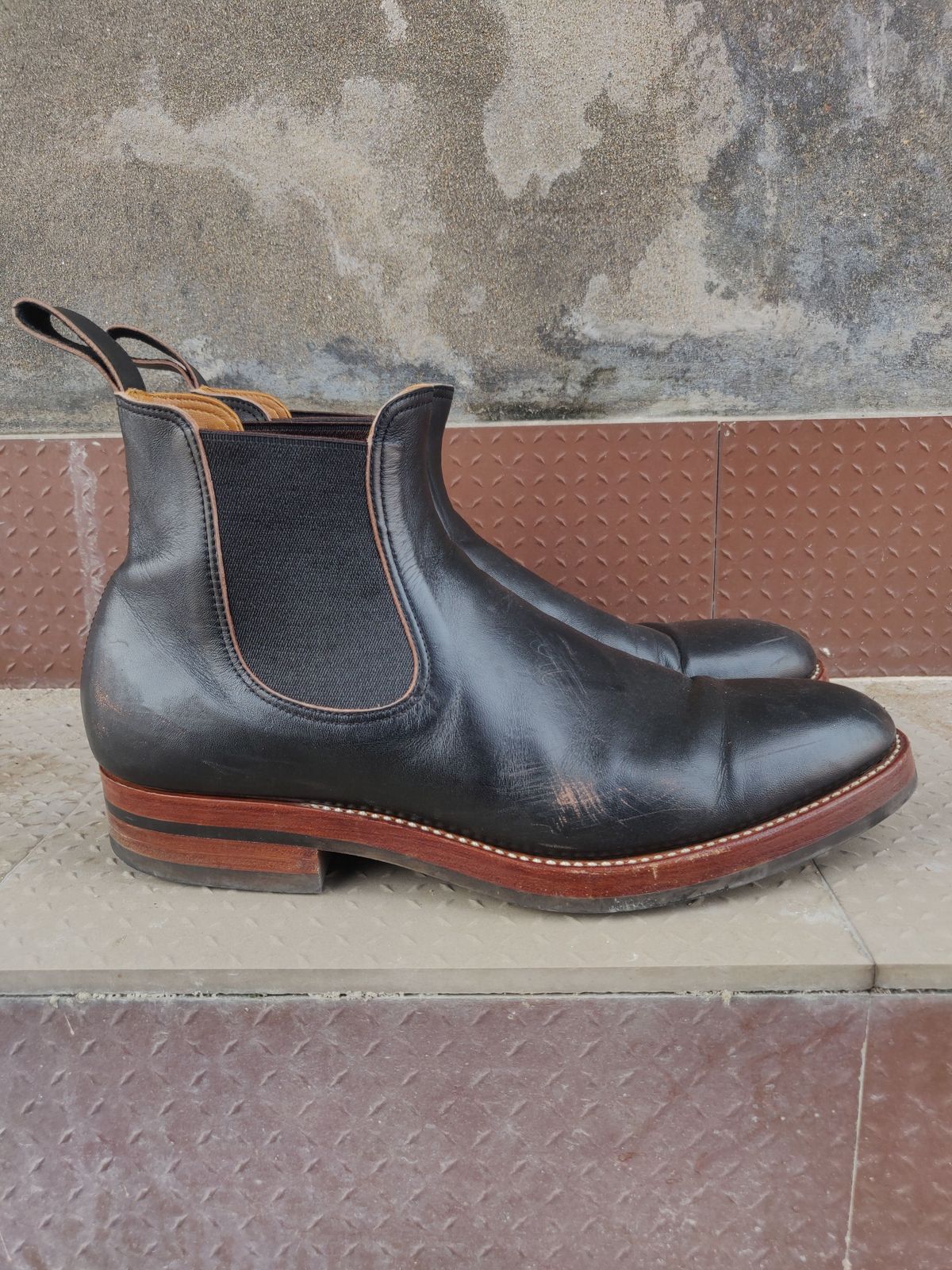 Photo by patinathunderdome on November 4, 2021 of the Benzein The Seventh Chelsea Boot in Shinki Black Latigo Teacore Horsehide.