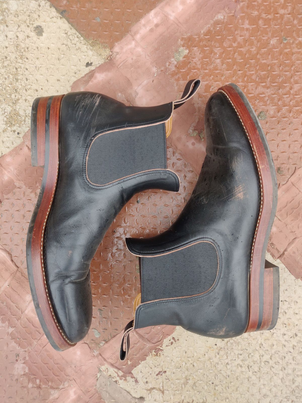Photo by patinathunderdome on December 4, 2021 of the Benzein The Seventh Chelsea Boot in Shinki Black Latigo Teacore Horsehide.