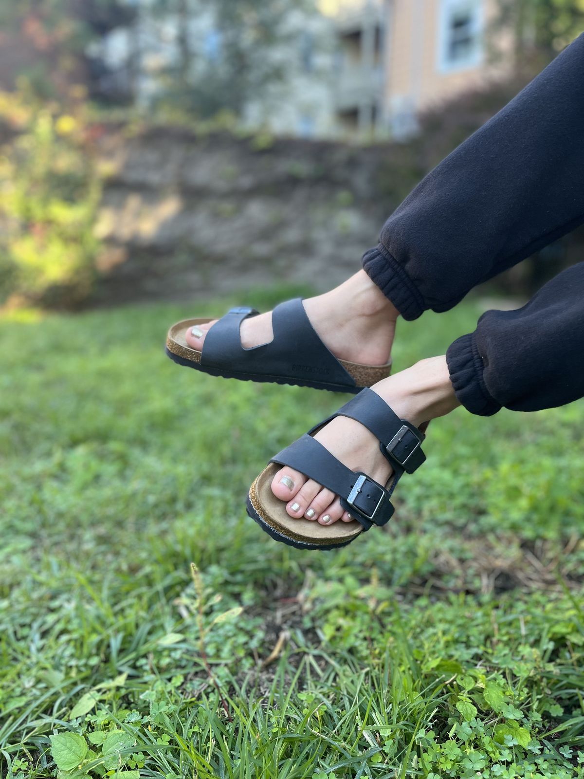Photo by patinathunderdome on October 2, 2021 of the Birkenstock Arizona in Black Oiled Leather.