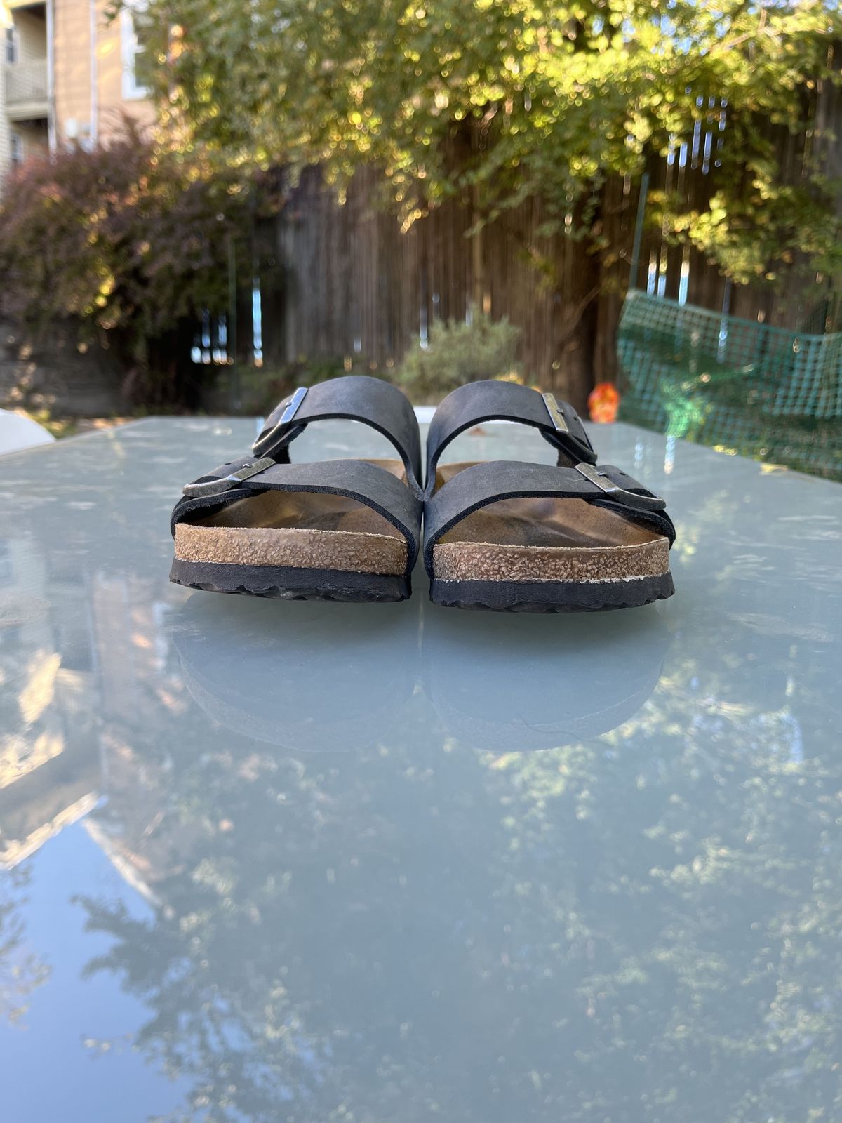 Photo by patinathunderdome on November 6, 2021 of the Birkenstock Arizona in Black Oiled Leather.