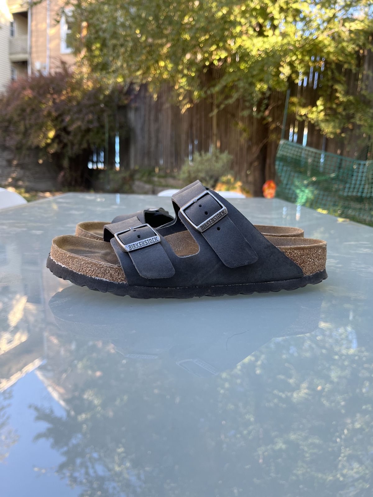 Photo by patinathunderdome on November 6, 2021 of the Birkenstock Arizona in Black Oiled Leather.