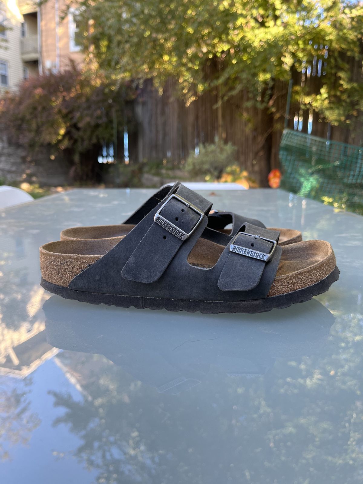 Photo by patinathunderdome on November 6, 2021 of the Birkenstock Arizona in Black Oiled Leather.