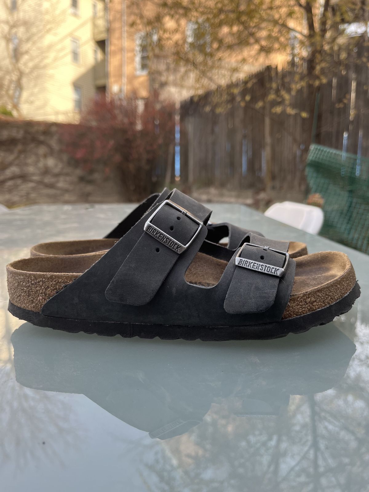 Photo by patinathunderdome on December 5, 2021 of the Birkenstock Arizona in Black Oiled Leather.
