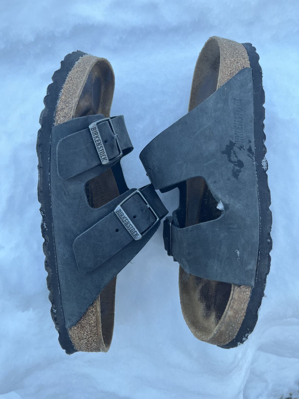 Photo by patinathunderdome on February 1, 2022 of the Birkenstock Arizona in Black Oiled Leather.