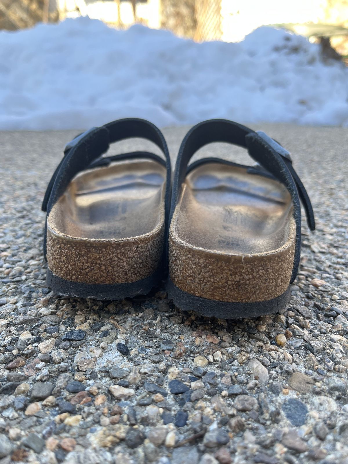 Photo by patinathunderdome on March 5, 2022 of the Birkenstock Arizona in Black Oiled Leather.