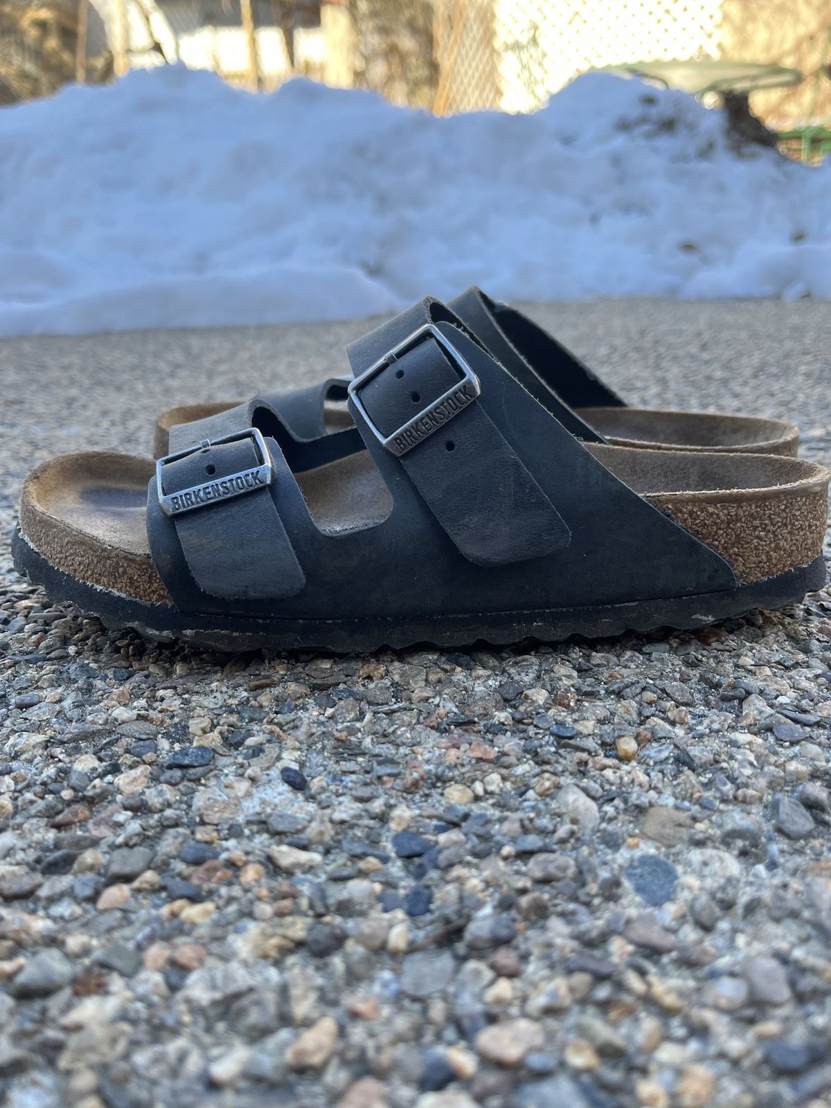 Photo by patinathunderdome on March 5, 2022 of the Birkenstock Arizona in Black Oiled Leather.