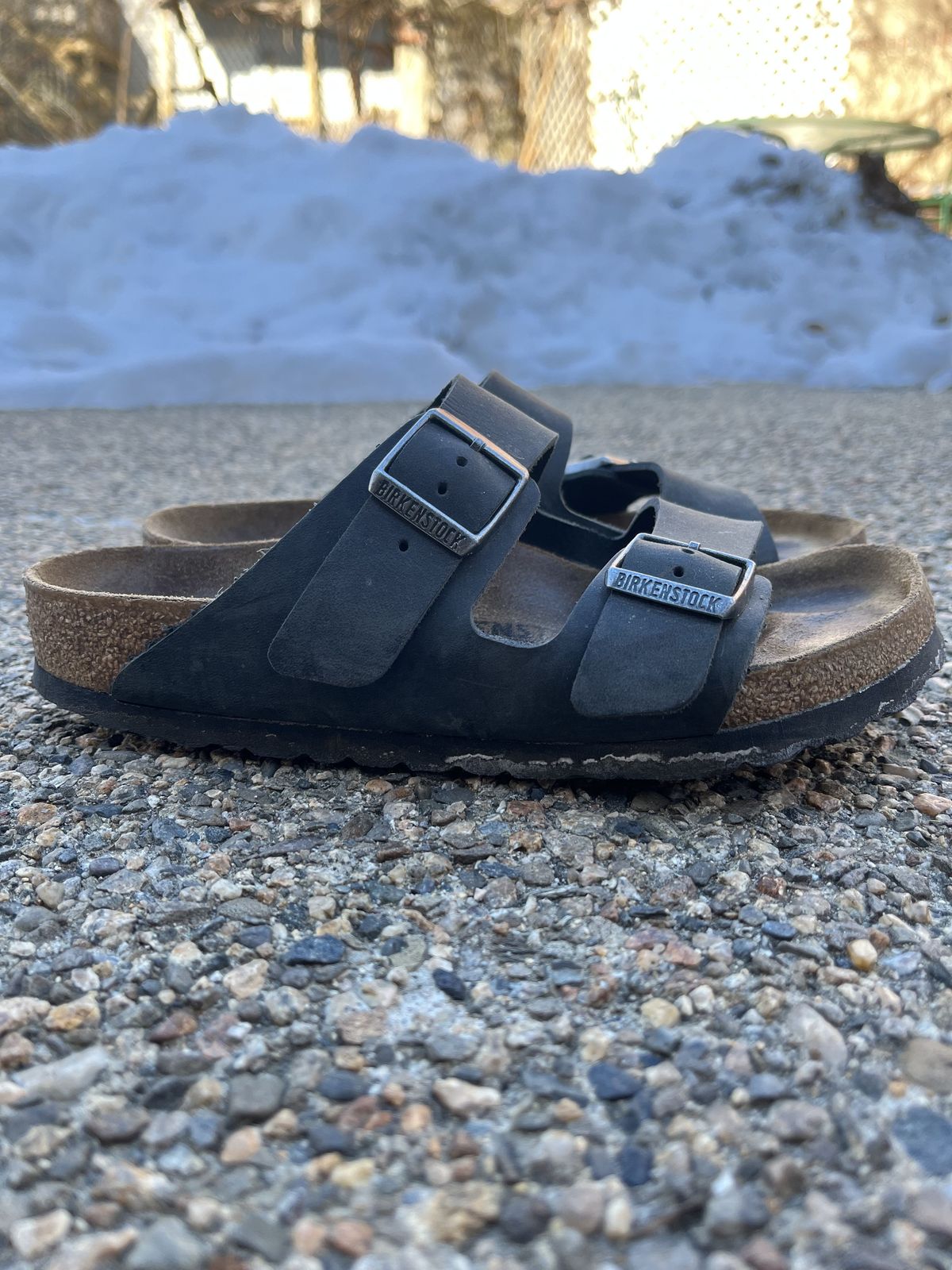 Photo by patinathunderdome on March 5, 2022 of the Birkenstock Arizona in Black Oiled Leather.