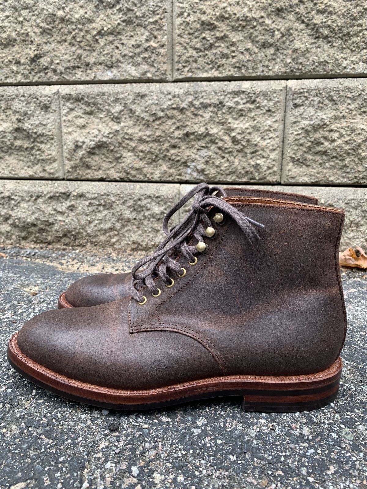 Photo by patinathunderdome on September 30, 2021 of the Grant Stone Edward Boot in C.F. Stead Tobacco Waxy Commander Suede.