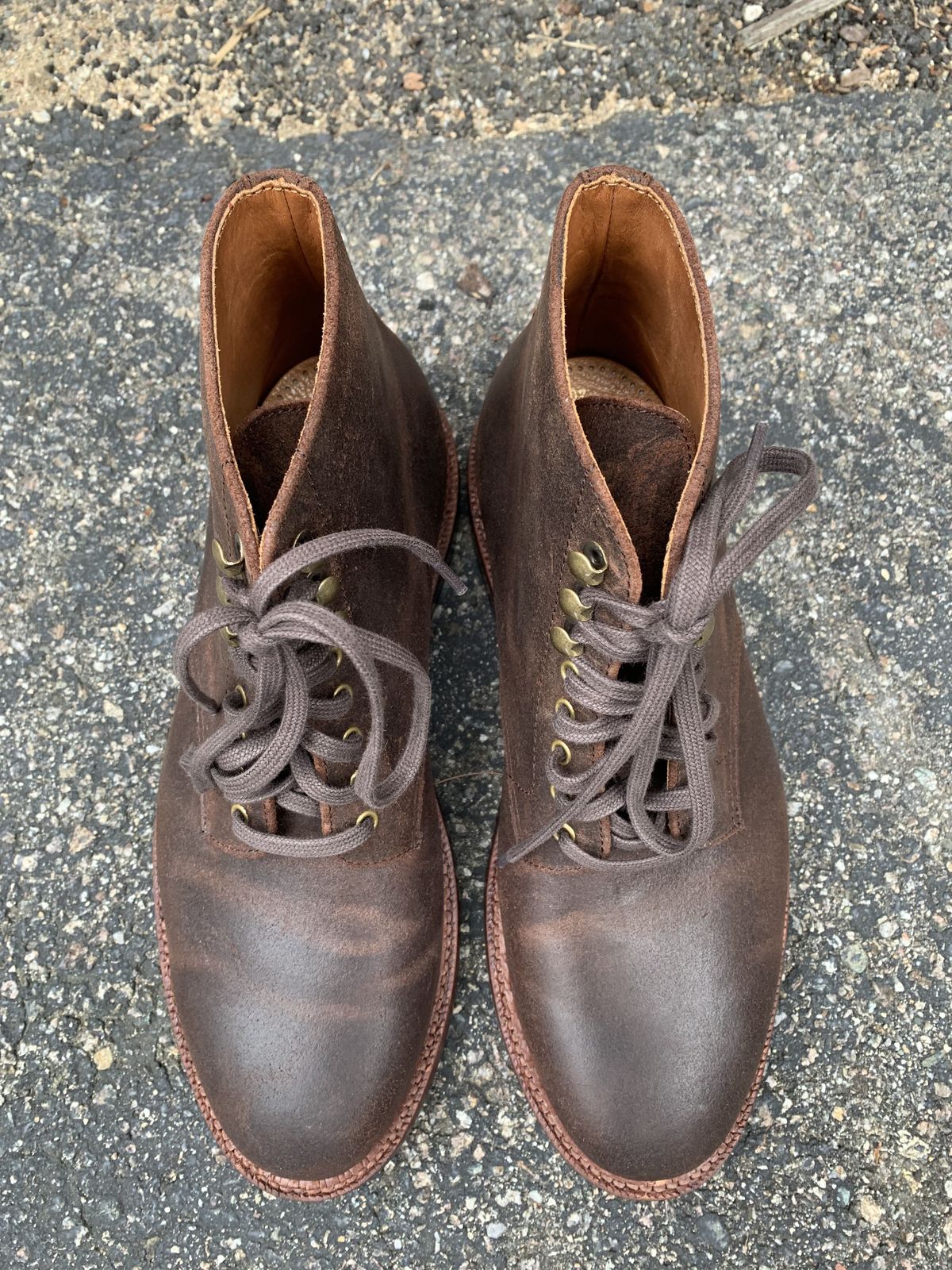 Photo by patinathunderdome on September 30, 2021 of the Grant Stone Edward Boot in C.F. Stead Tobacco Waxy Commander Suede.