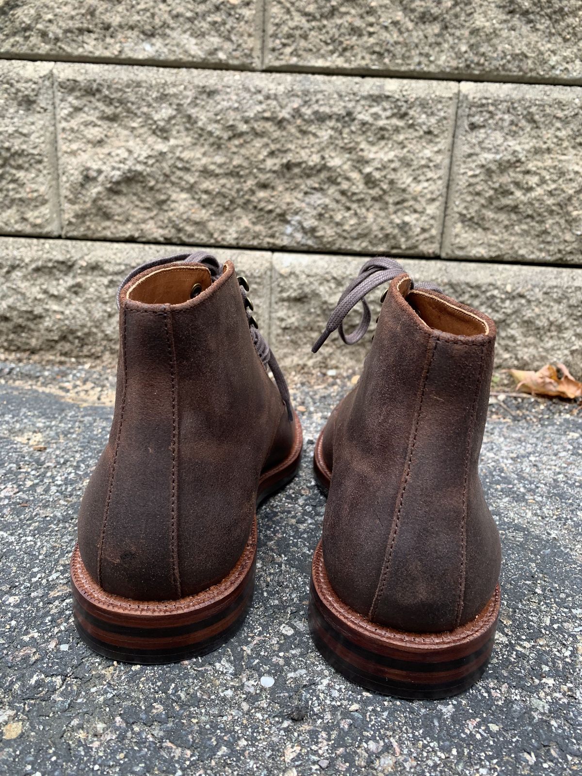 Photo by patinathunderdome on September 30, 2021 of the Grant Stone Edward Boot in C.F. Stead Tobacco Waxy Commander Suede.