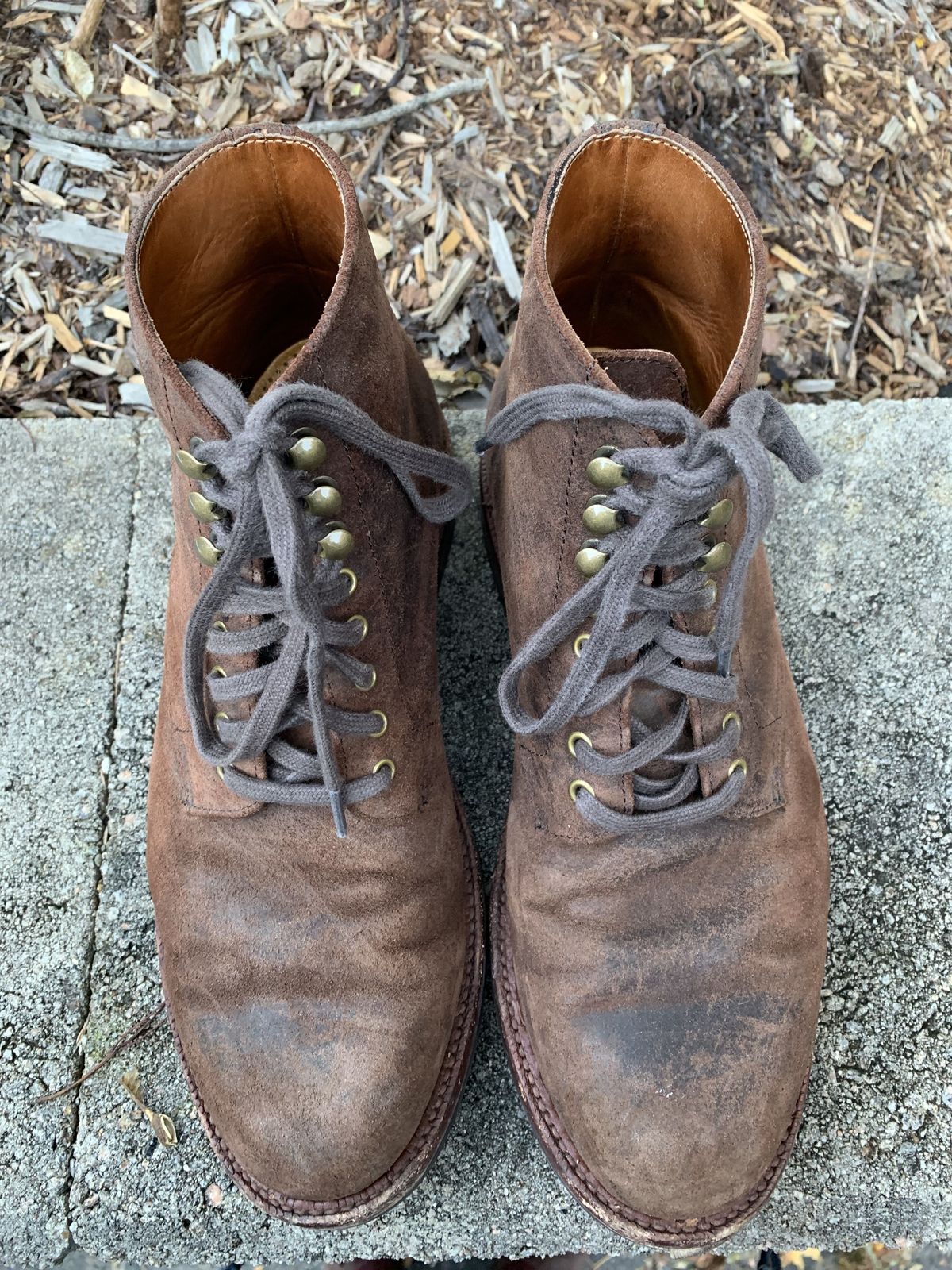 Photo by patinathunderdome on November 1, 2021 of the Grant Stone Edward Boot in C.F. Stead Tobacco Waxy Commander Suede.