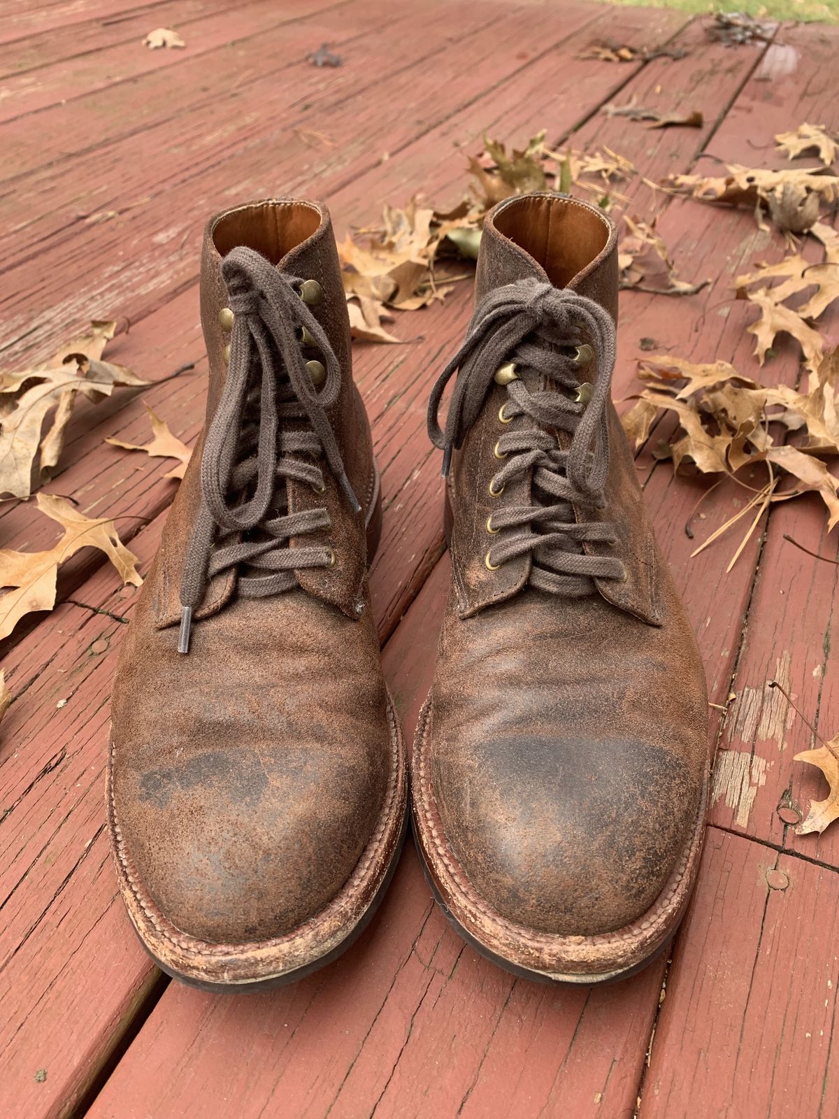 Photo by patinathunderdome on December 4, 2021 of the Grant Stone Edward Boot in C.F. Stead Tobacco Waxy Commander Suede.