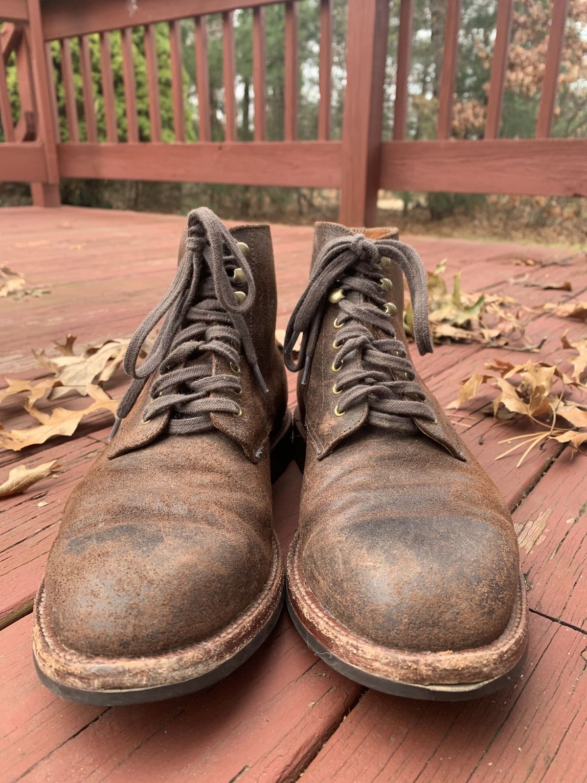 Photo by patinathunderdome on December 4, 2021 of the Grant Stone Edward Boot in C.F. Stead Tobacco Waxy Commander Suede.
