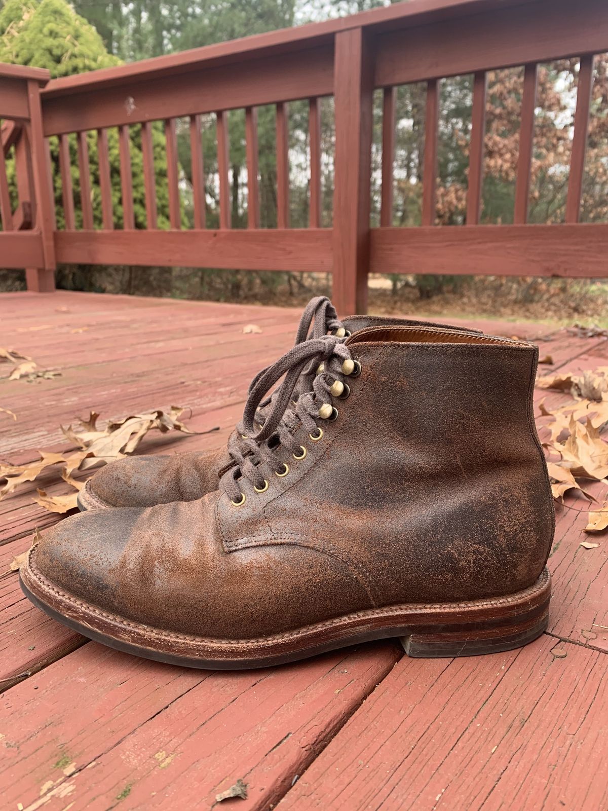 Photo by patinathunderdome on December 4, 2021 of the Grant Stone Edward Boot in C.F. Stead Tobacco Waxy Commander Suede.