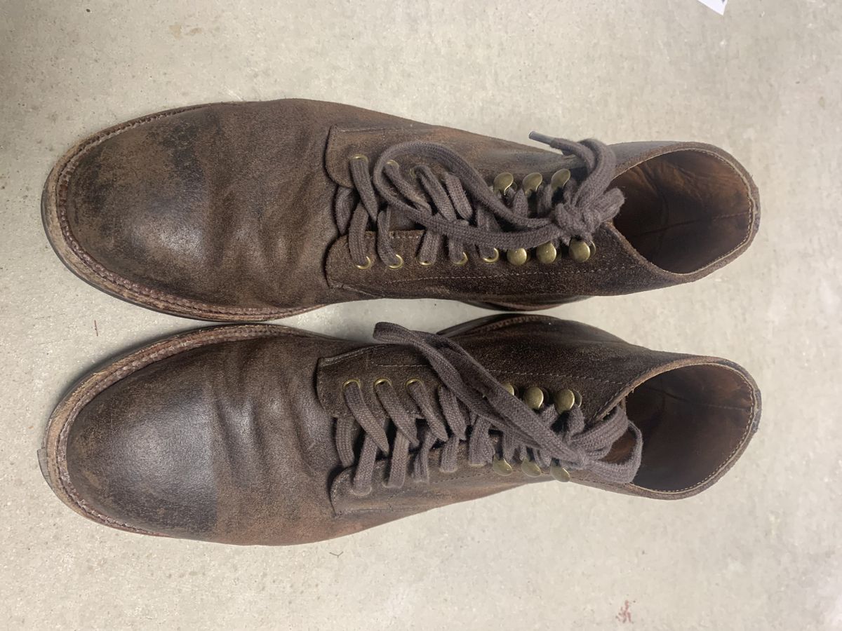 Photo by patinathunderdome on January 5, 2022 of the Grant Stone Edward Boot in C.F. Stead Tobacco Waxy Commander Suede.