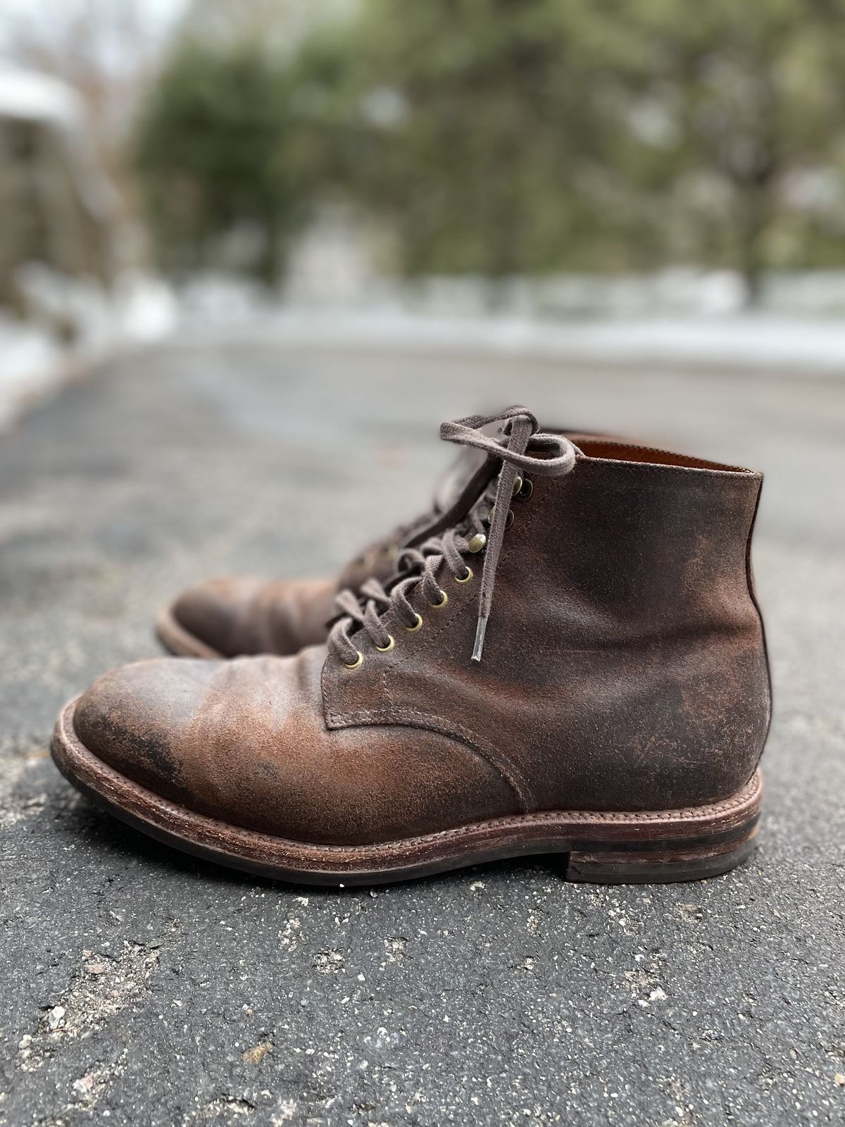 Photo by patinathunderdome on February 2, 2022 of the Grant Stone Edward Boot in C.F. Stead Tobacco Waxy Commander Suede.