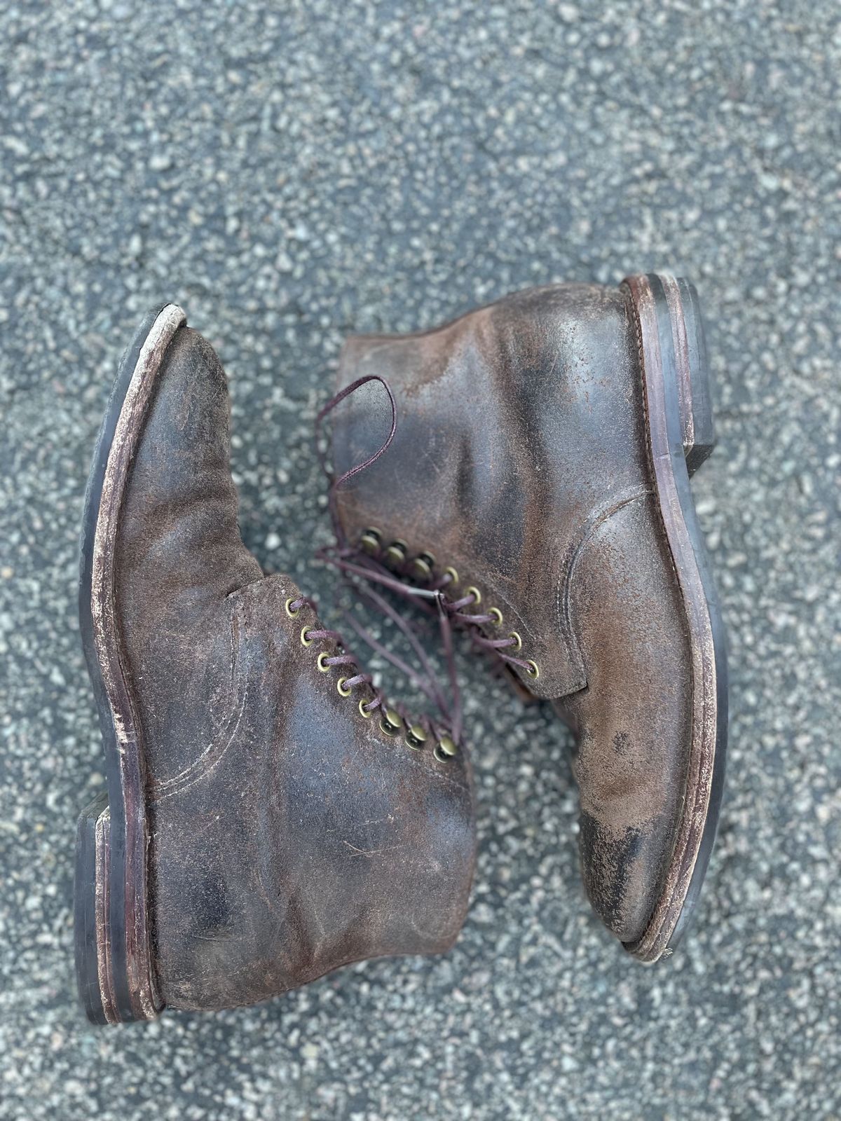 Photo by patinathunderdome on March 2, 2022 of the Grant Stone Edward Boot in C.F. Stead Tobacco Waxy Commander Suede.