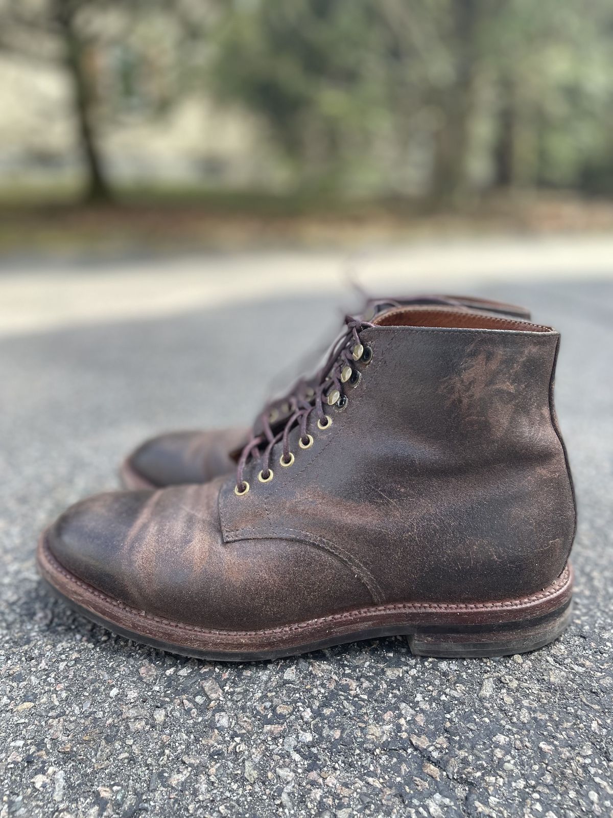 Photo by patinathunderdome on April 1, 2022 of the Grant Stone Edward Boot in C.F. Stead Tobacco Waxy Commander Suede.