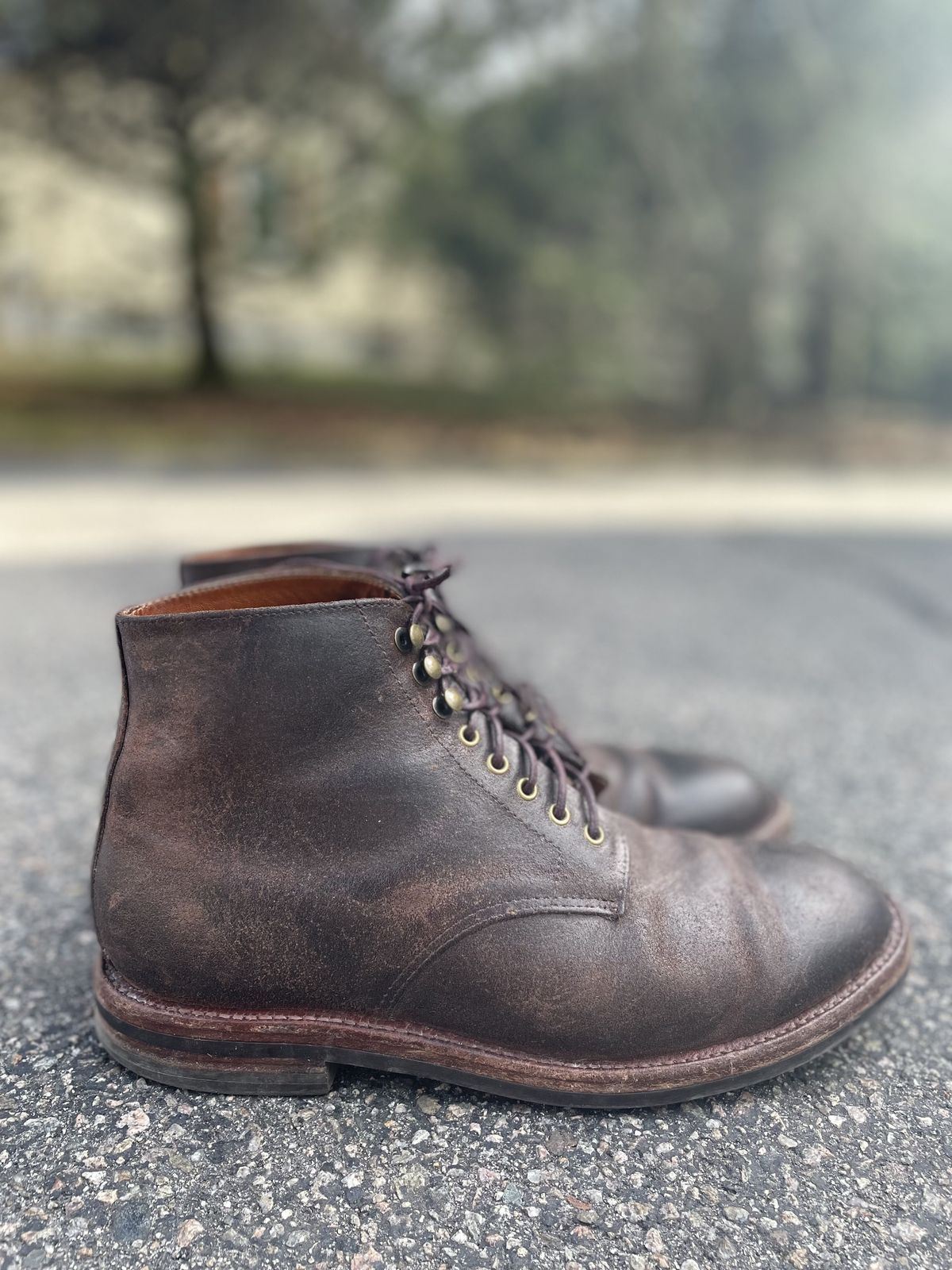 Photo by patinathunderdome on April 1, 2022 of the Grant Stone Edward Boot in C.F. Stead Tobacco Waxy Commander Suede.