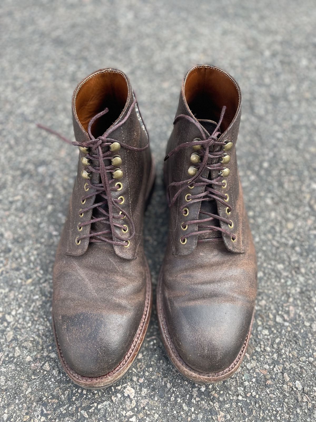 Photo by patinathunderdome on April 1, 2022 of the Grant Stone Edward Boot in C.F. Stead Tobacco Waxy Commander Suede.