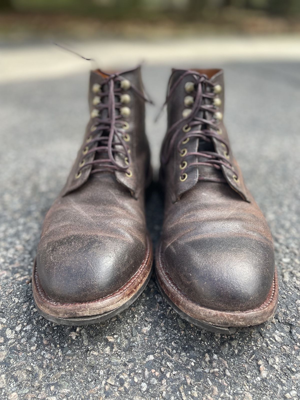 Photo by patinathunderdome on April 1, 2022 of the Grant Stone Edward Boot in C.F. Stead Tobacco Waxy Commander Suede.