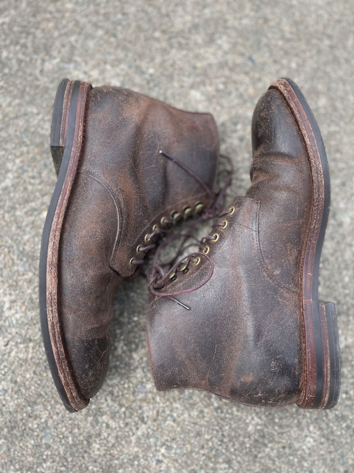 Photo by patinathunderdome on May 4, 2022 of the Grant Stone Edward Boot in C.F. Stead Tobacco Waxy Commander Suede.
