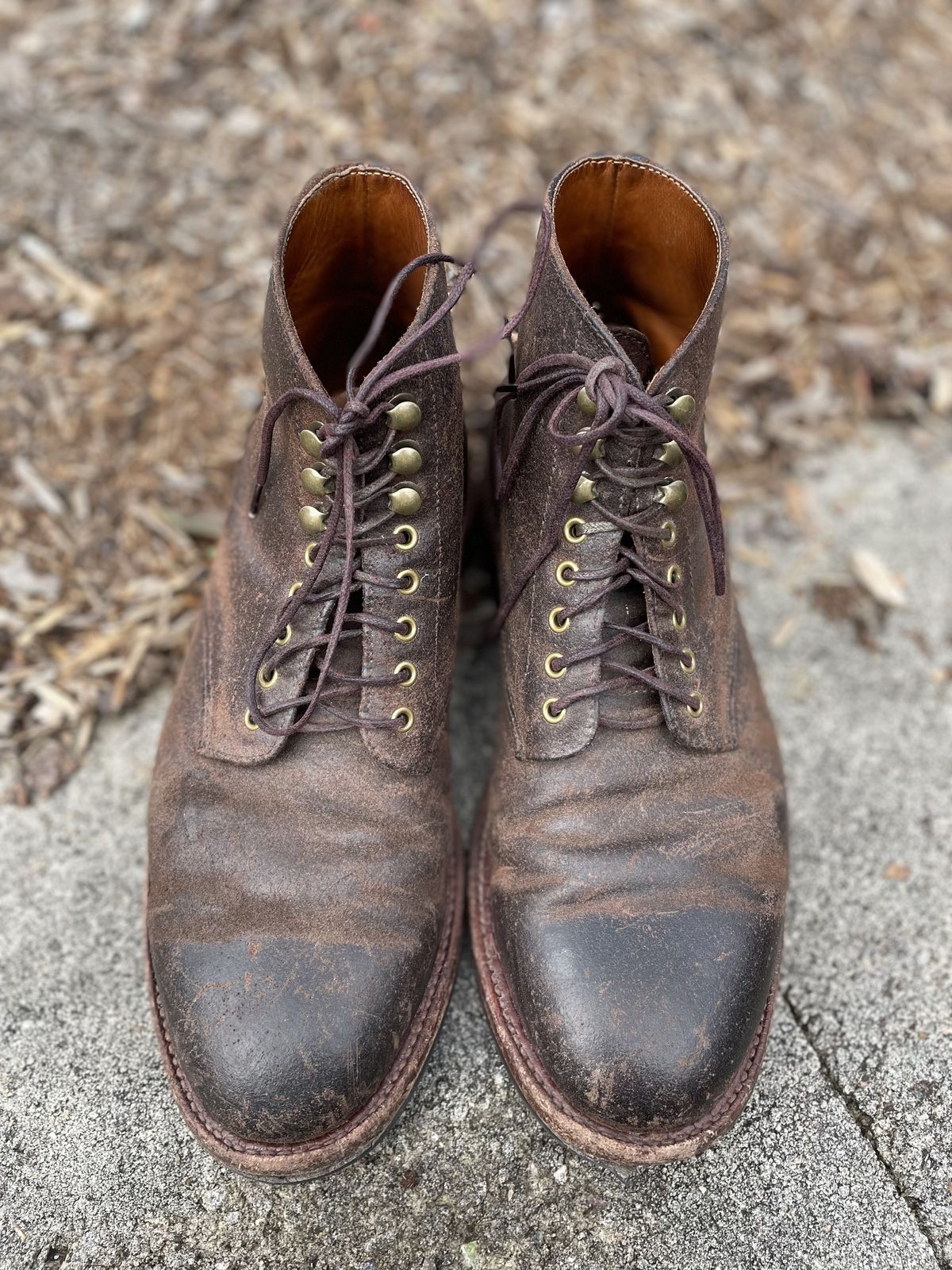 Photo by patinathunderdome on May 4, 2022 of the Grant Stone Edward Boot in C.F. Stead Tobacco Waxy Commander Suede.