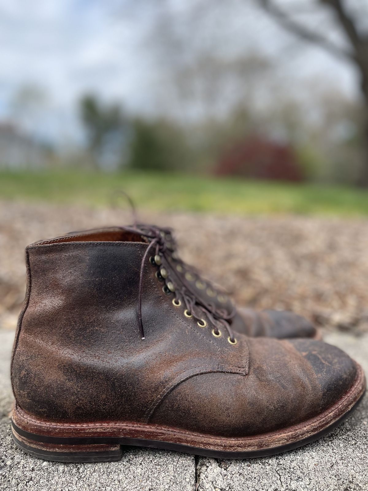 Photo by patinathunderdome on May 4, 2022 of the Grant Stone Edward Boot in C.F. Stead Tobacco Waxy Commander Suede.