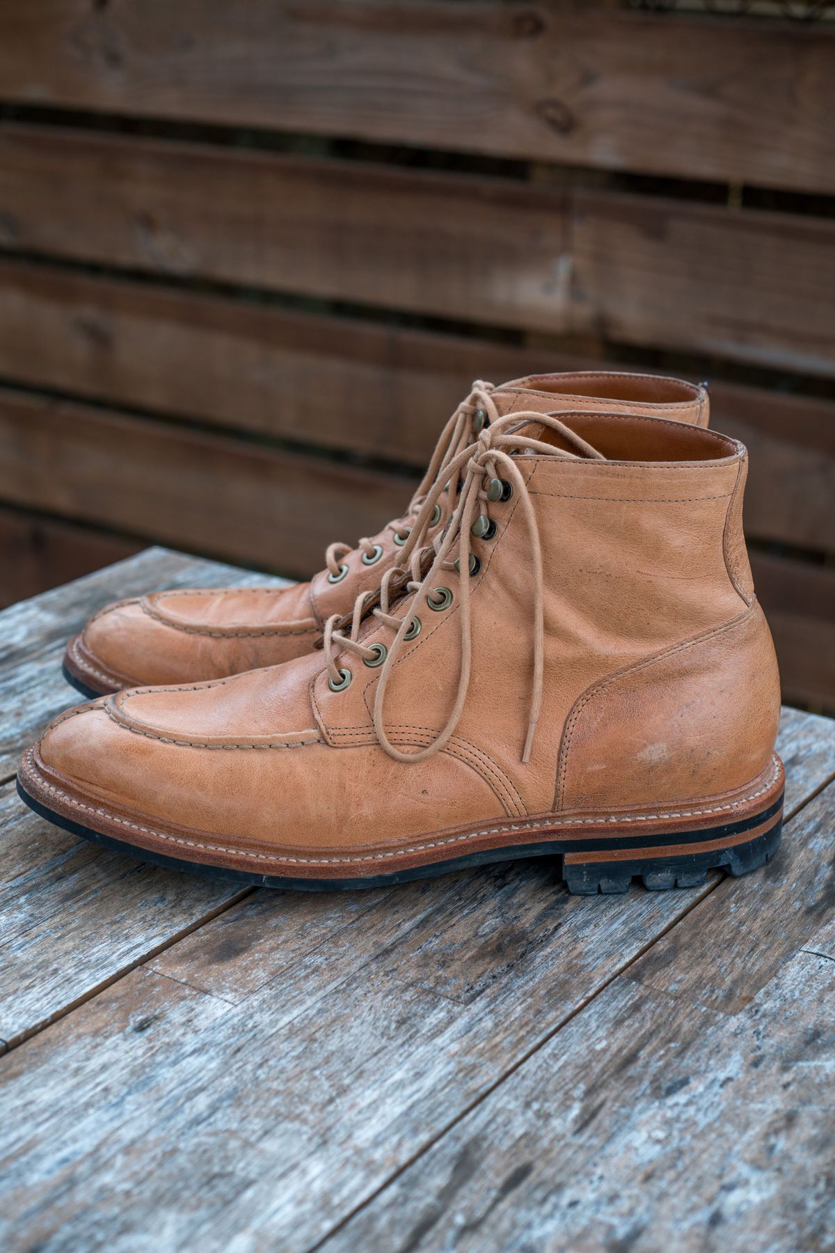 Photo by patinathunderdome on February 3, 2022 of the Grant Stone Ottawa Boot in Incas Natural Kangaroo.