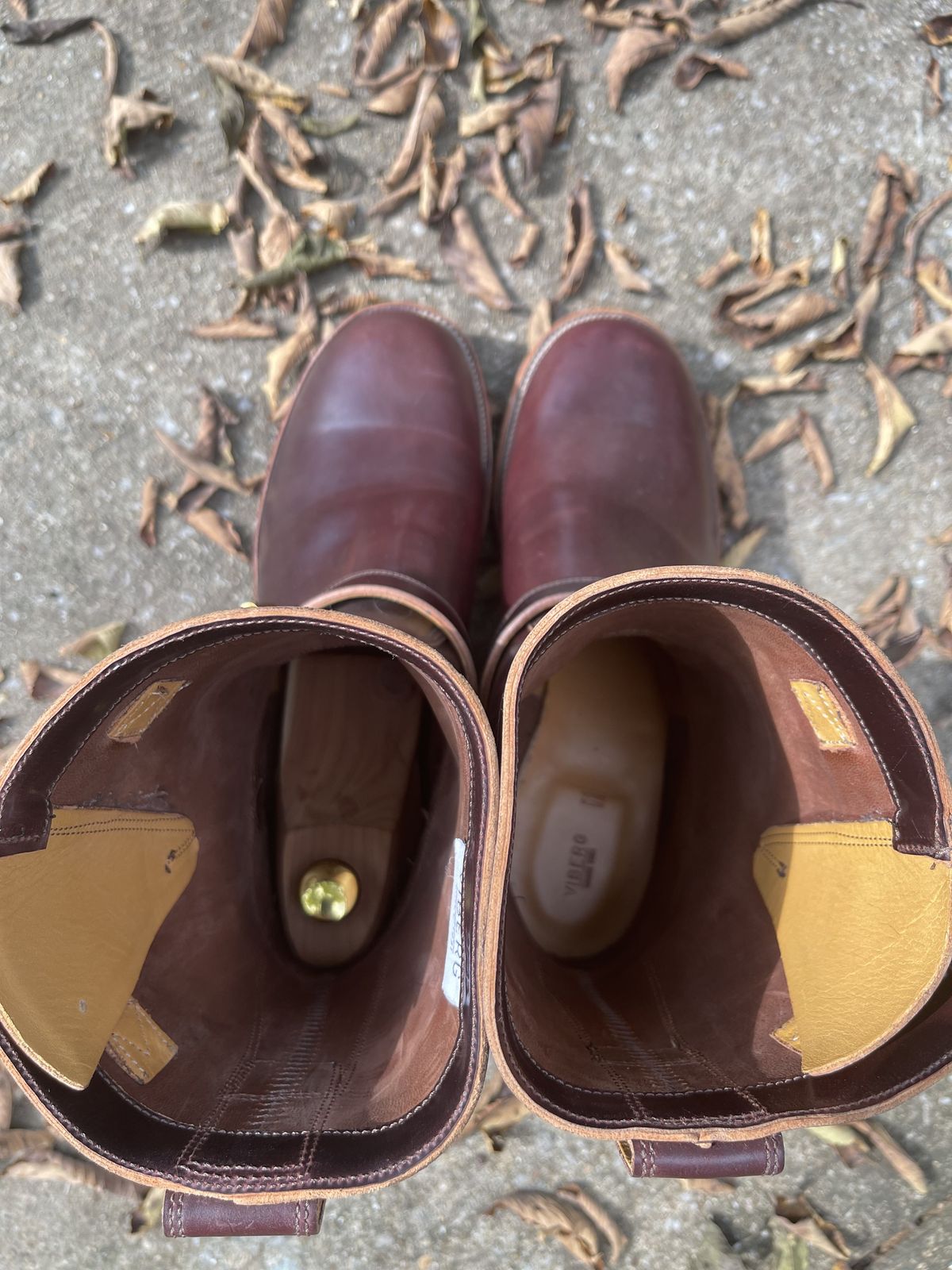 Photo by patinathunderdome on September 30, 2021 of the Viberg Engineer in Horween Color 8 Shell Cordovan.