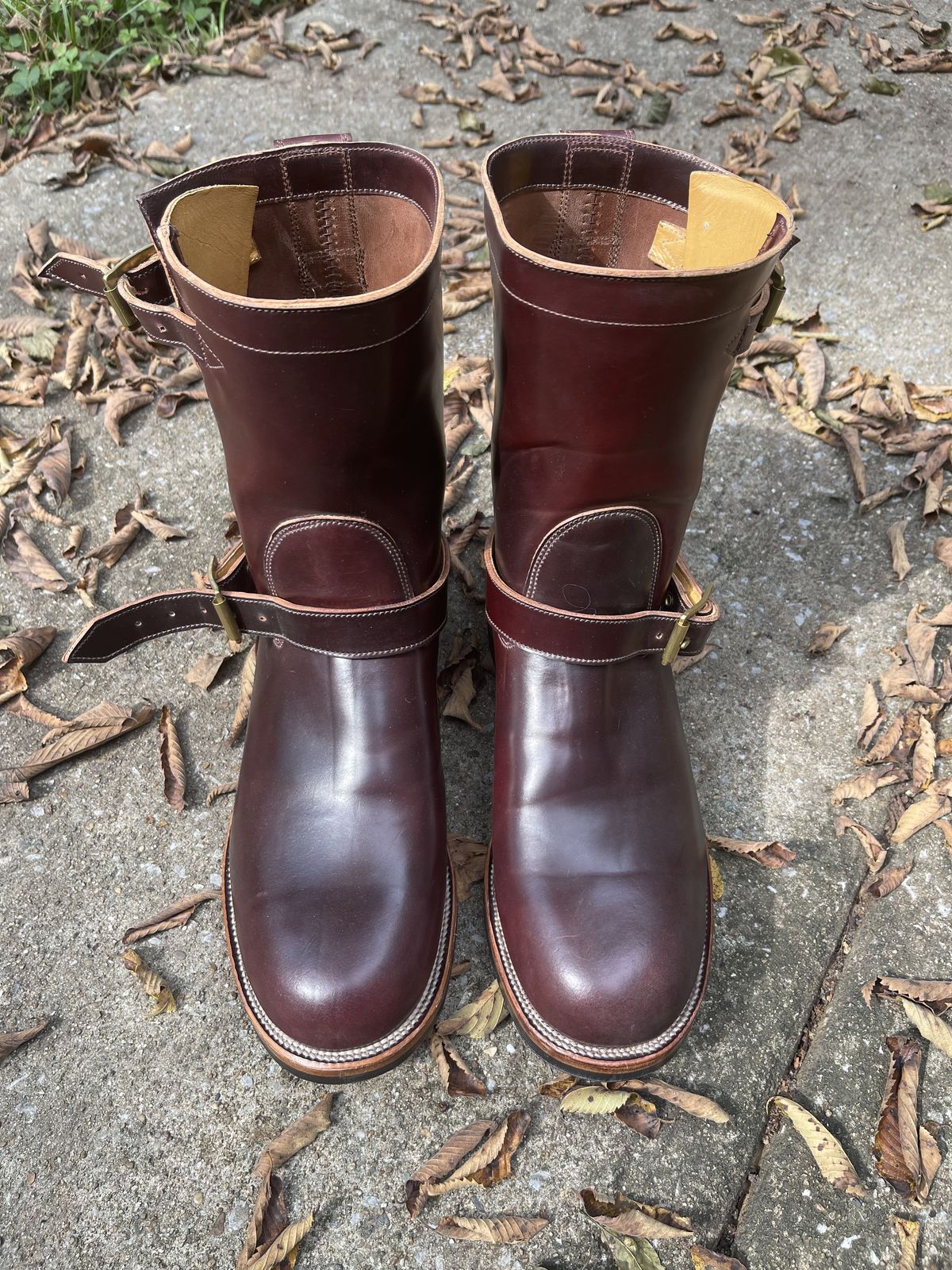 Photo by patinathunderdome on September 30, 2021 of the Viberg Engineer in Horween Color 8 Shell Cordovan.