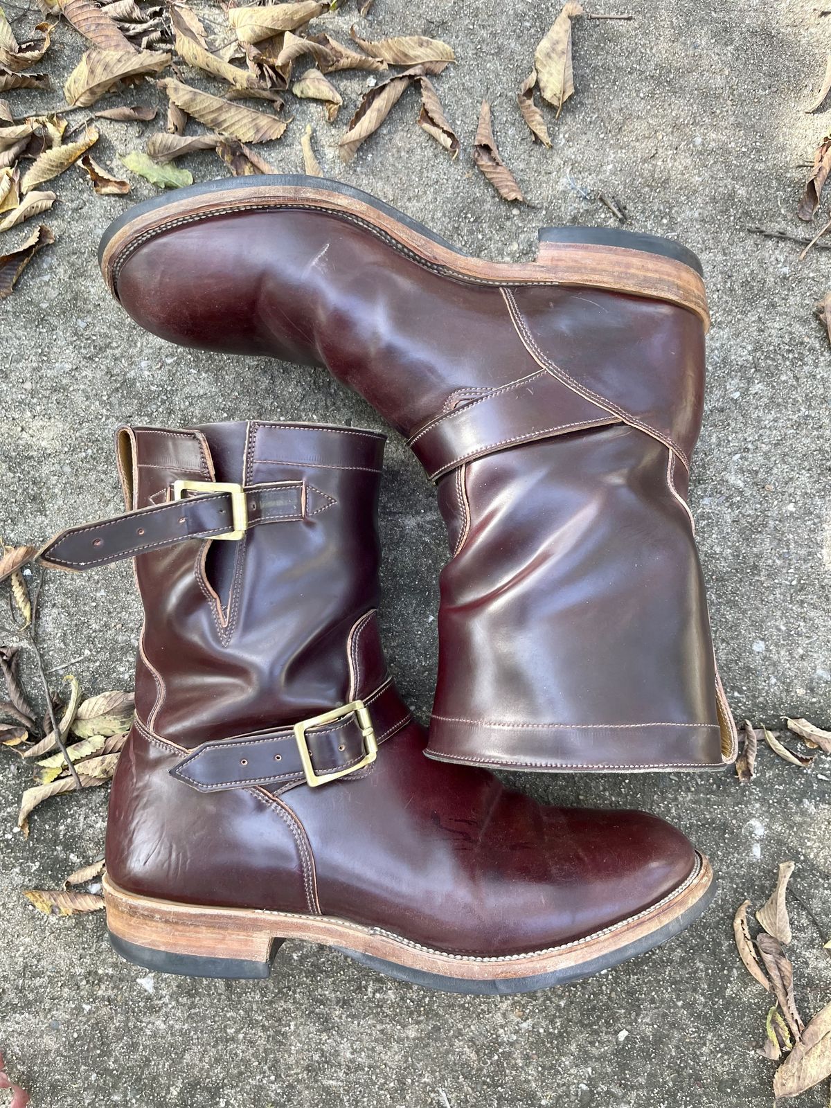 Photo by patinathunderdome on November 1, 2021 of the Viberg Engineer in Horween Color 8 Shell Cordovan.