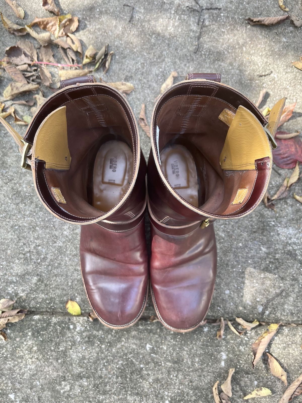 Photo by patinathunderdome on November 1, 2021 of the Viberg Engineer in Horween Color 8 Shell Cordovan.