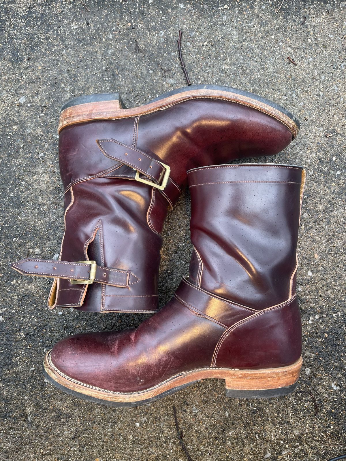 Photo by patinathunderdome on December 4, 2021 of the Viberg Engineer in Horween Color 8 Shell Cordovan.